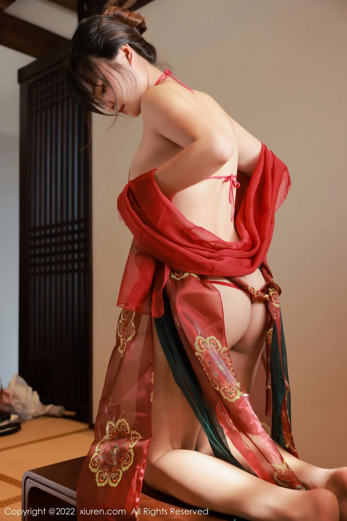 [[XiuRen秀人网]秀人网]No.5222_模特奈沐子澳门旅拍室内场景红色轻透古装肚兜配丁字裤诱惑写真47P