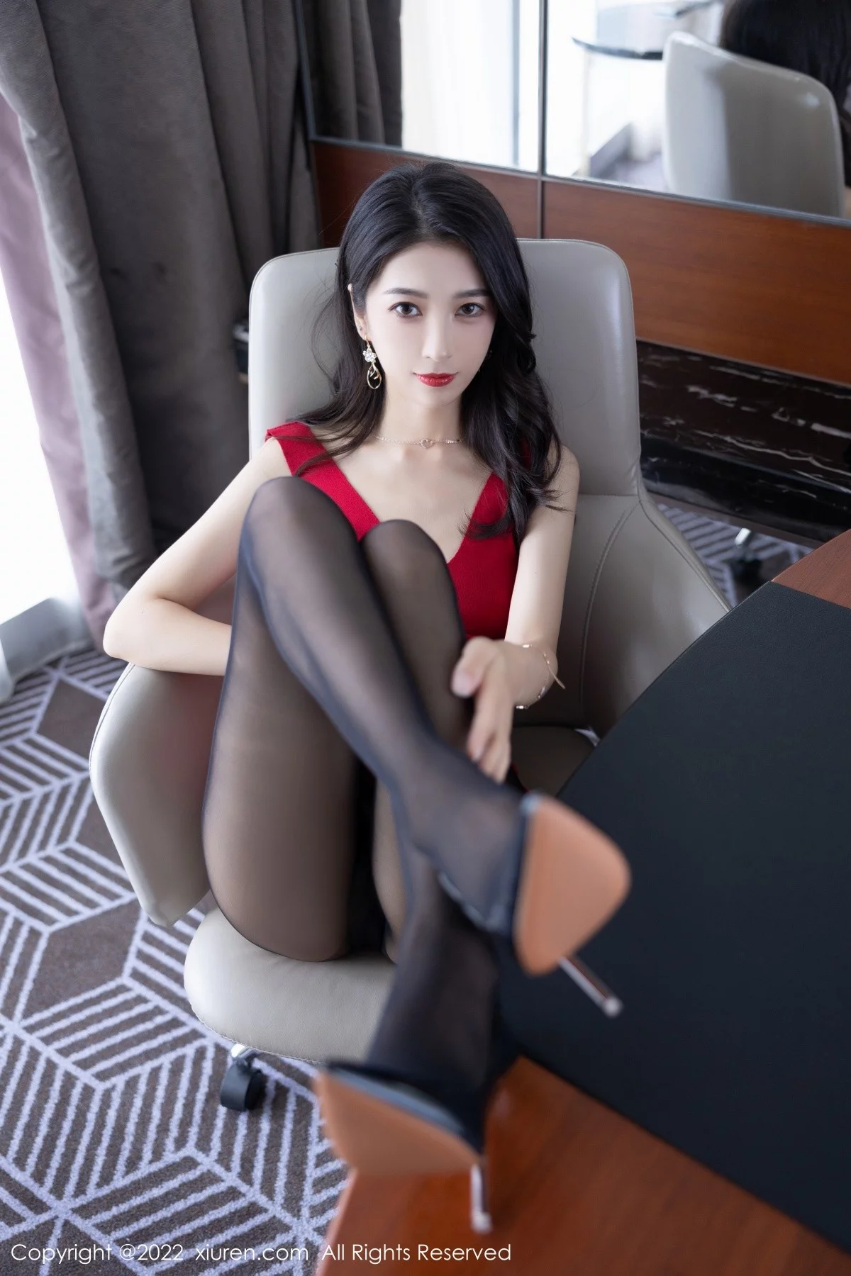 [[XiuRen秀人网]秀人网]No.5223_模特林乐一私房性感红色连衣裙配超薄黑丝秀曼妙身姿诱惑写真80P