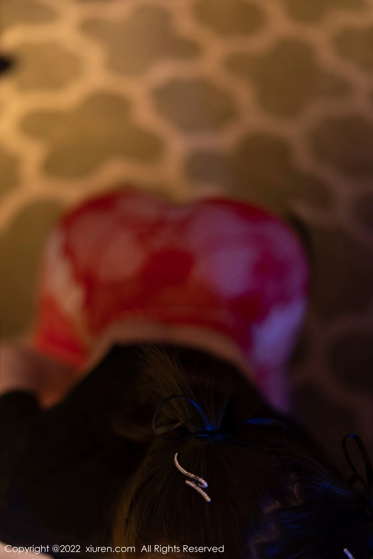 [[XiuRen秀人网]秀人网]No.5225_模特豆瓣酱黑色短旗袍半脱露红色网格丝袜秀丰满身材诱惑写真74P