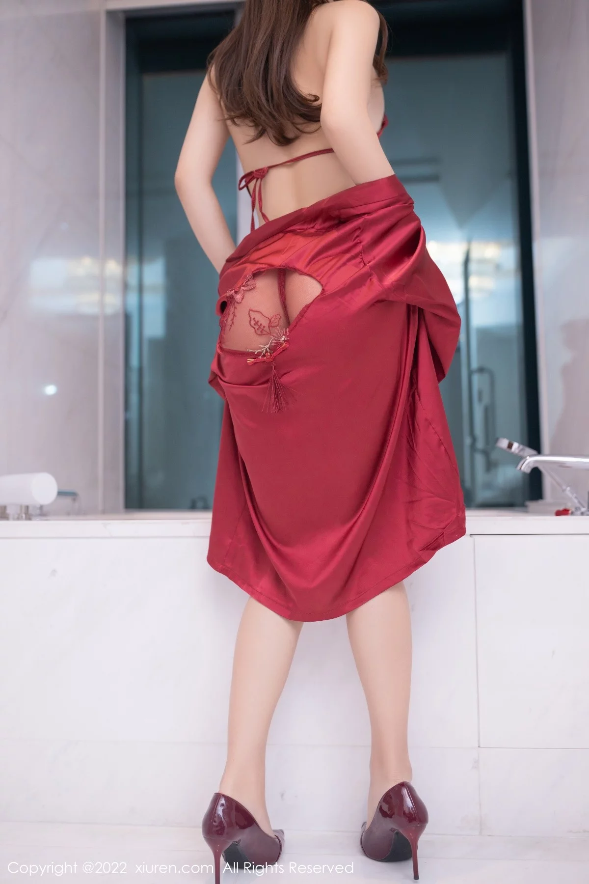 [[XiuRen秀人网]秀人网]No.5226_模特唐安琪广州-云南旅拍酒店浴缸红色服饰秀完美身材诱惑写真78P