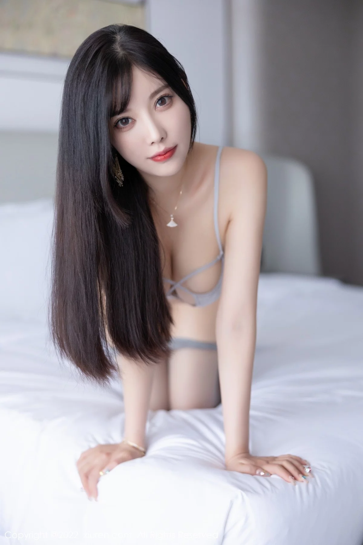 [[XiuRen秀人网]秀人网]No.5232_女神杨晨晨Yome浅灰色蕾丝内衣配超薄黑丝秀完美身材诱惑写真82P