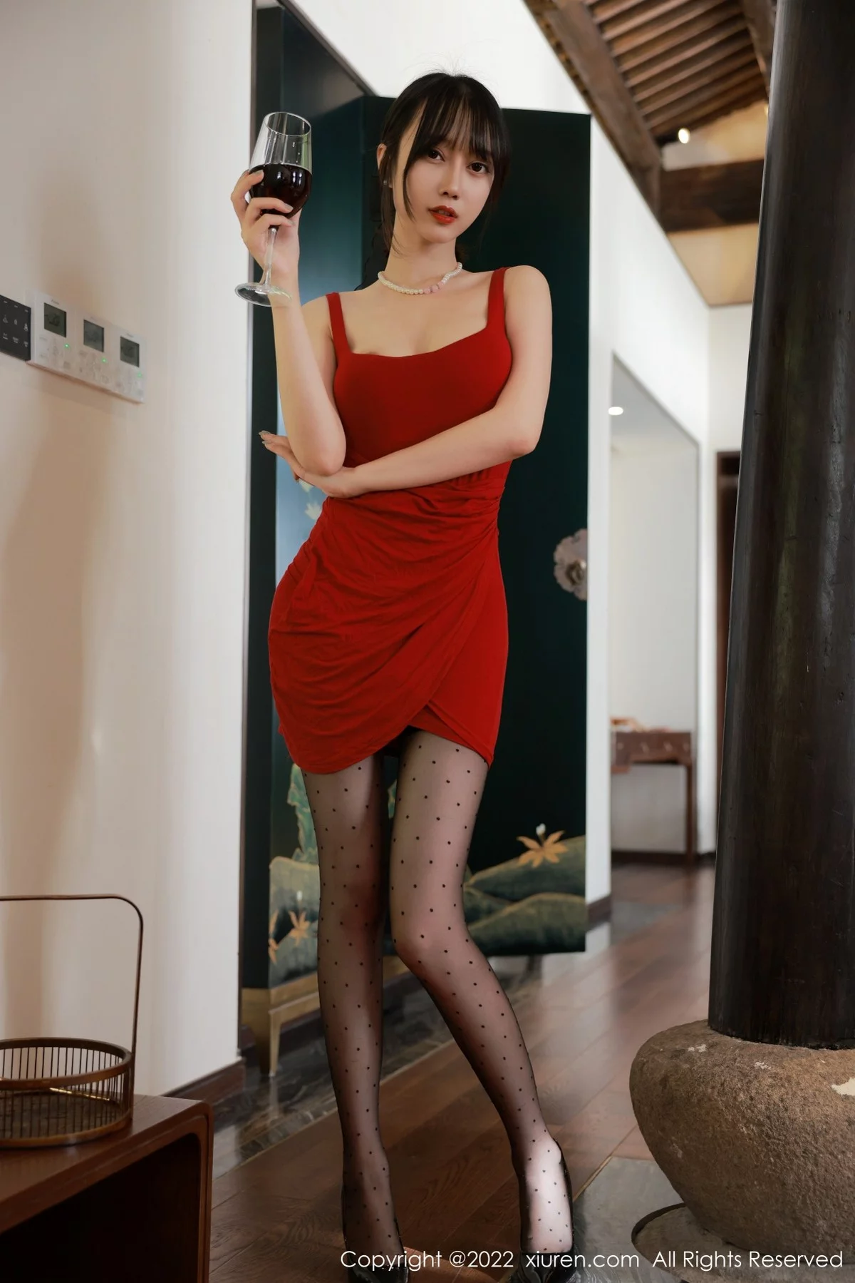 [[XiuRen秀人网]秀人网]No.5231_模特玥儿玥er澳门旅拍性感红色连衣裙配魅惑黑丝撩人诱惑写真52P