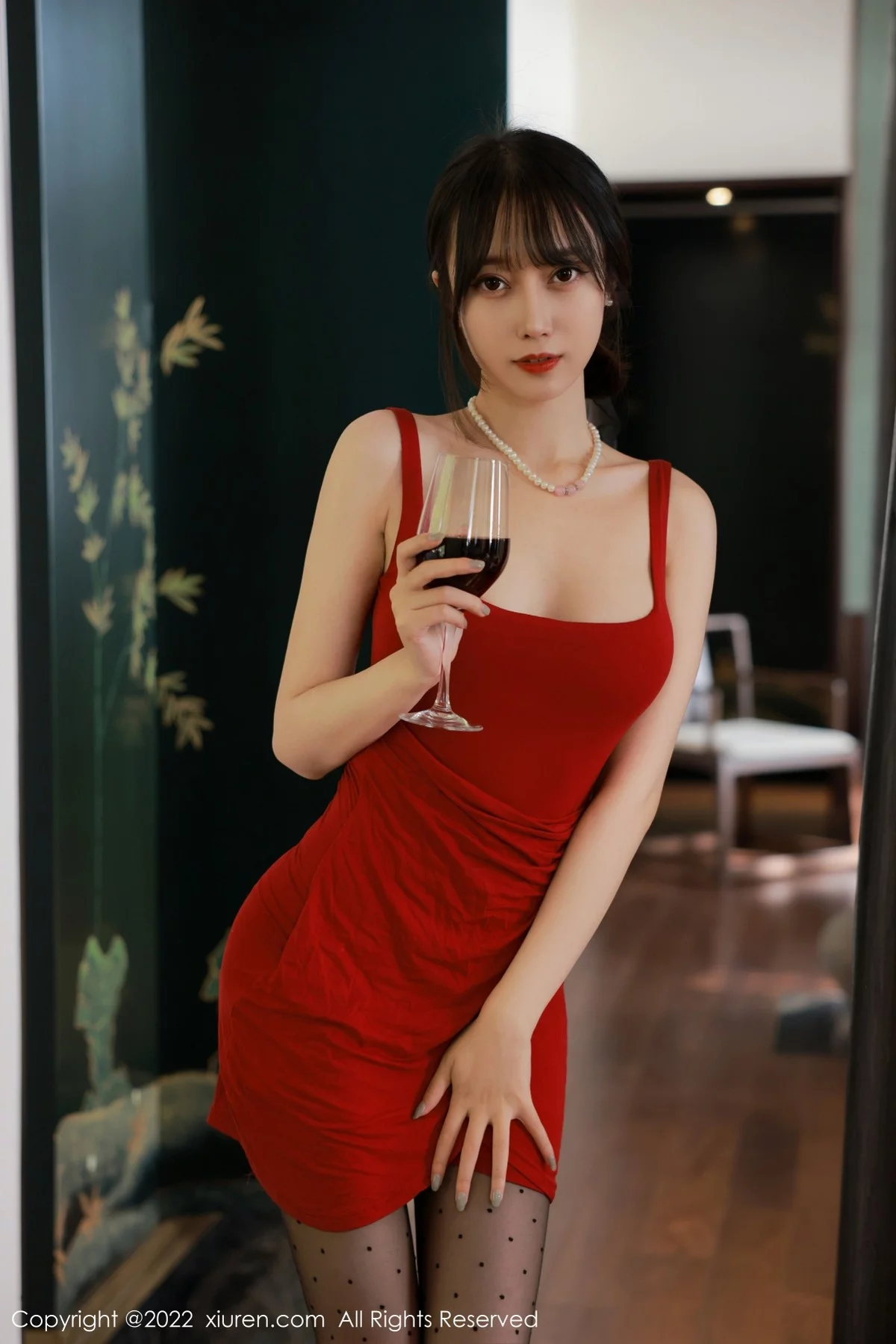 [[XiuRen秀人网]秀人网]No.5231_模特玥儿玥er澳门旅拍性感红色连衣裙配魅惑黑丝撩人诱惑写真52P