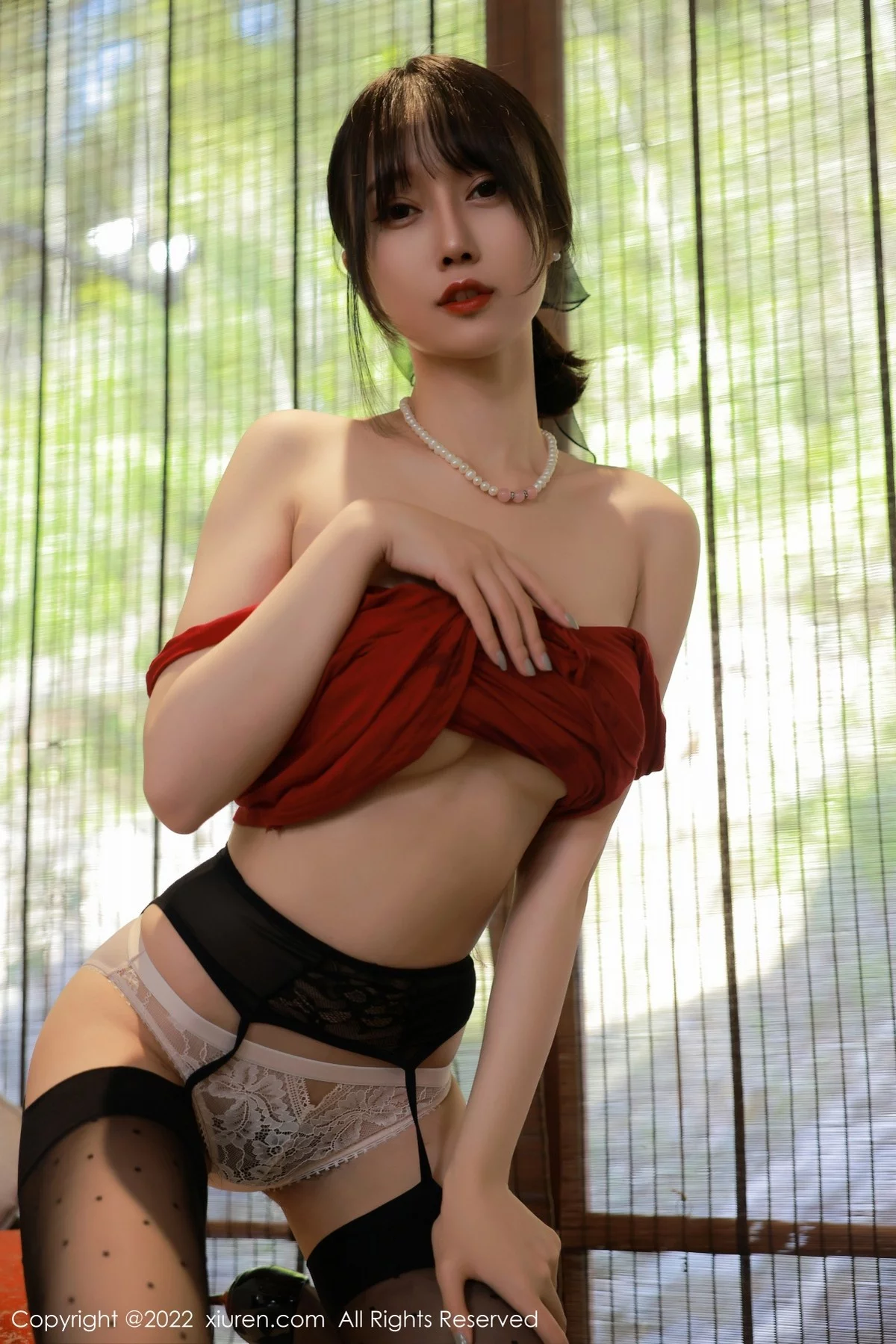 [[XiuRen秀人网]秀人网]No.5231_模特玥儿玥er澳门旅拍性感红色连衣裙配魅惑黑丝撩人诱惑写真52P