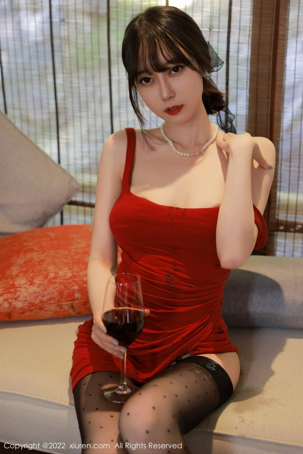 [[XiuRen秀人网]秀人网]No.5231_模特玥儿玥er澳门旅拍性感红色连衣裙配魅惑黑丝撩人诱惑写真52P