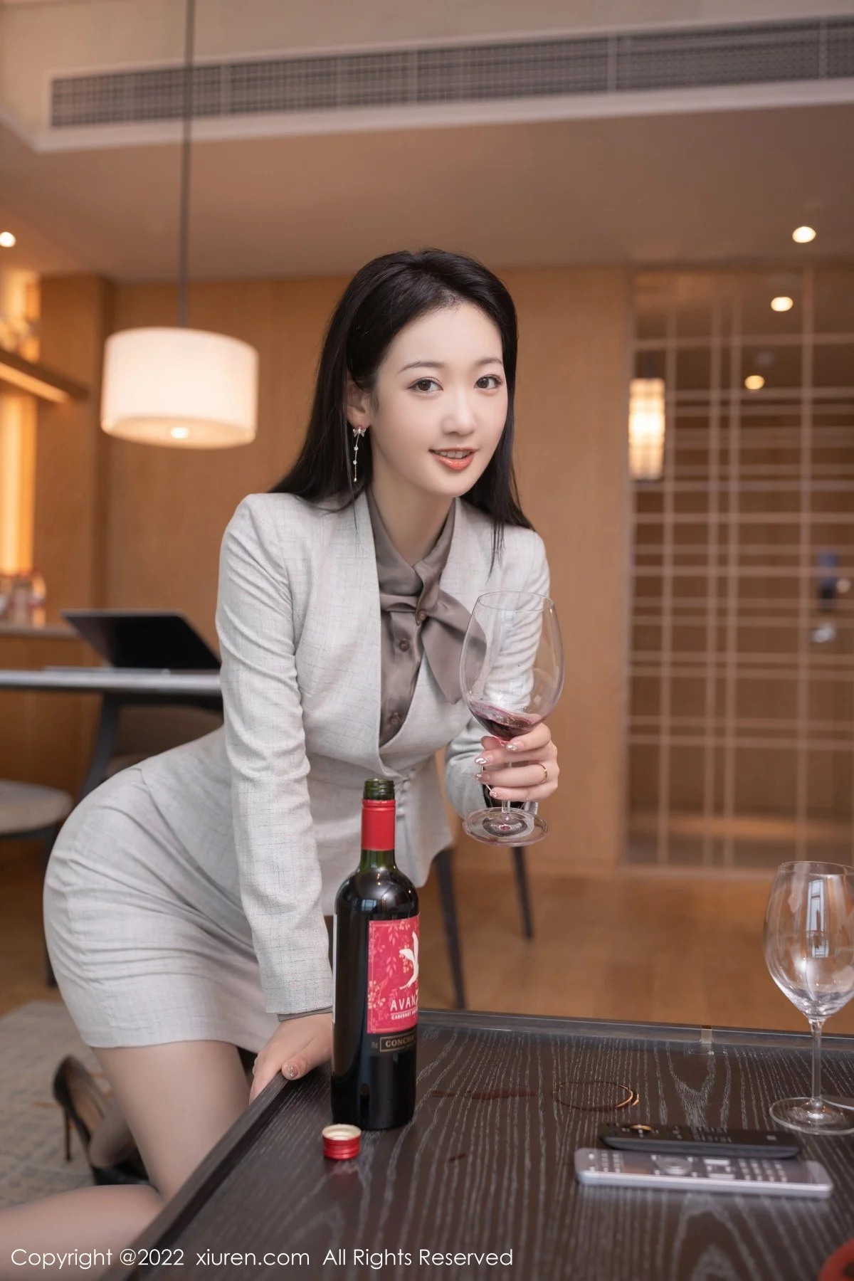 [[XiuRen秀人网]秀人网]No.5238_模特唐安琪广州-云南旅拍脱职业装露性感蕾丝内衣撩人诱惑写真84P