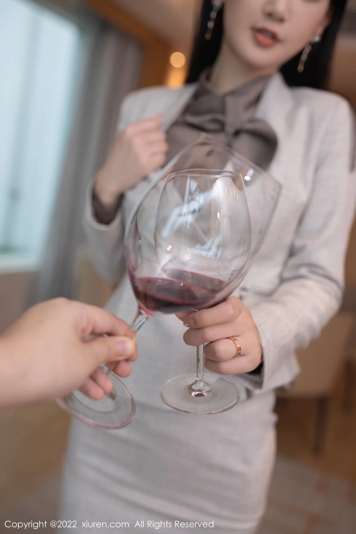 [[XiuRen秀人网]秀人网]No.5238_模特唐安琪广州-云南旅拍脱职业装露性感蕾丝内衣撩人诱惑写真84P