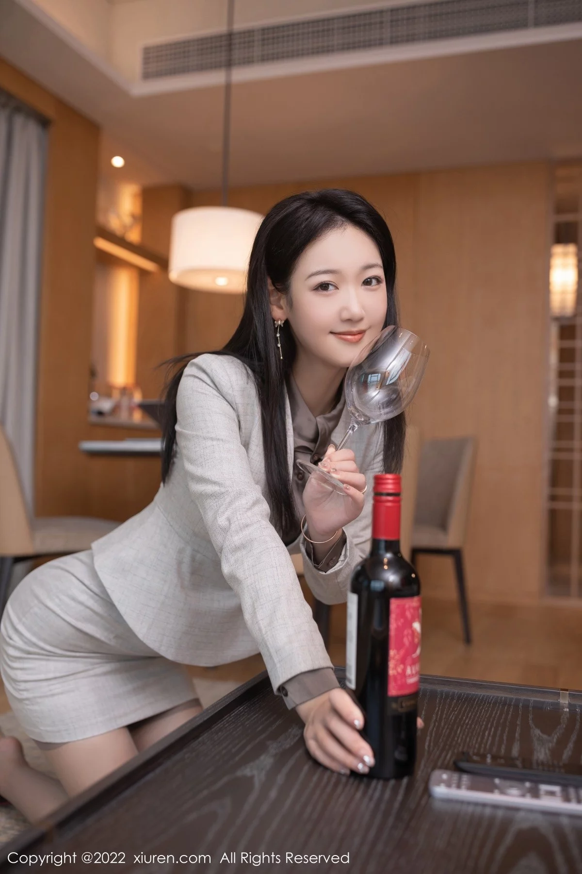 [[XiuRen秀人网]秀人网]No.5238_模特唐安琪广州-云南旅拍脱职业装露性感蕾丝内衣撩人诱惑写真84P