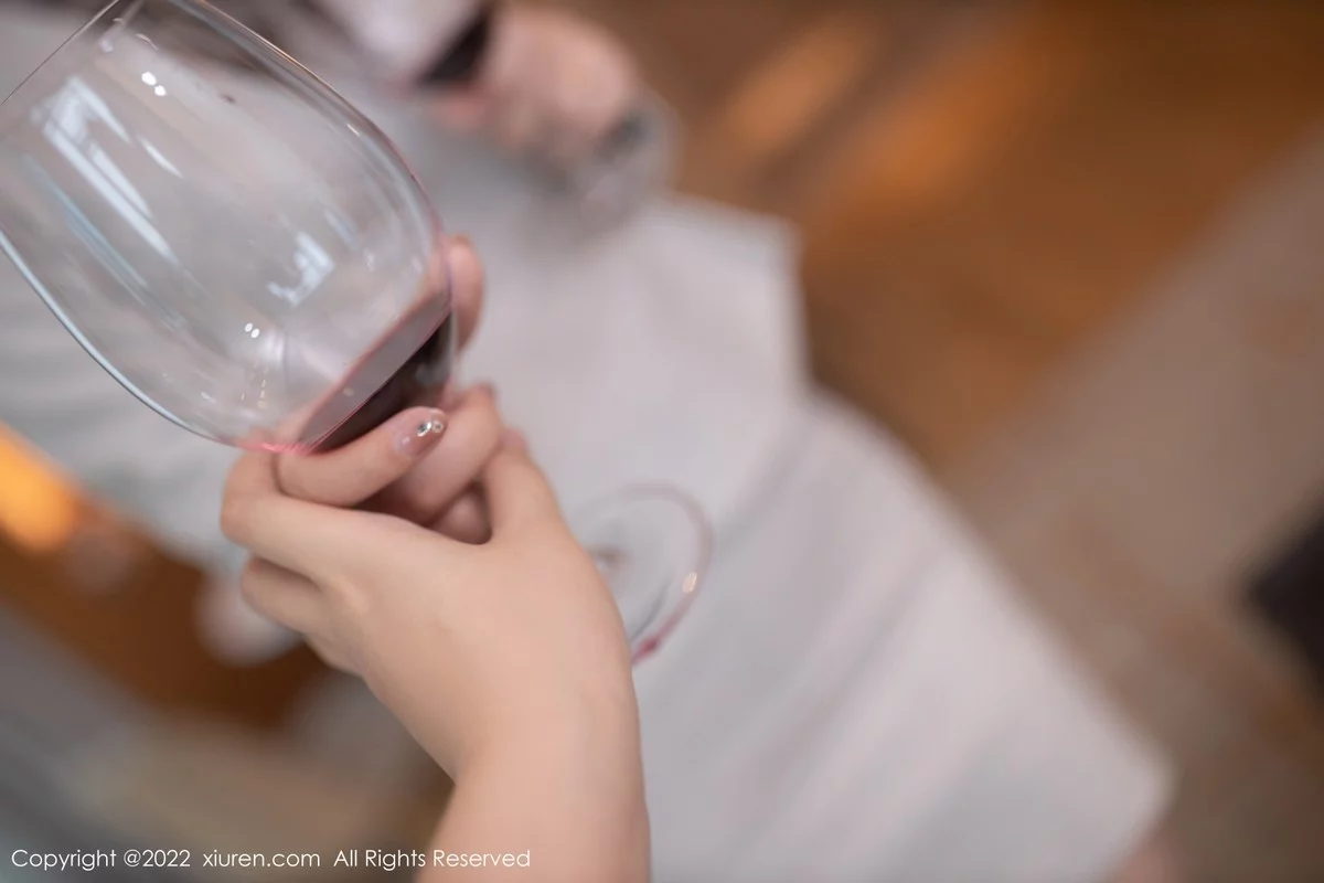 [[XiuRen秀人网]秀人网]No.5238_模特唐安琪广州-云南旅拍脱职业装露性感蕾丝内衣撩人诱惑写真84P