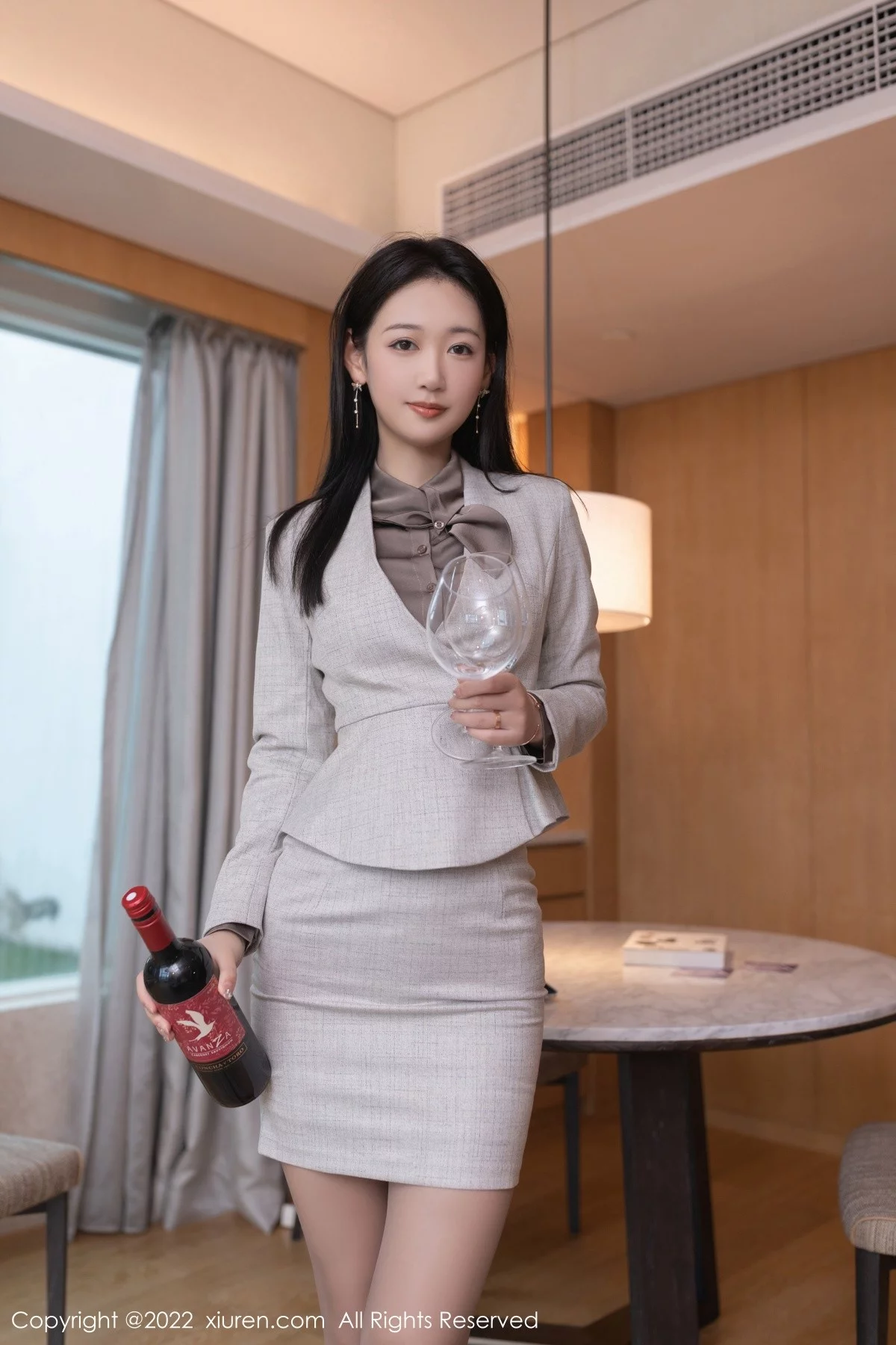 [[XiuRen秀人网]秀人网]No.5238_模特唐安琪广州-云南旅拍脱职业装露性感蕾丝内衣撩人诱惑写真84P