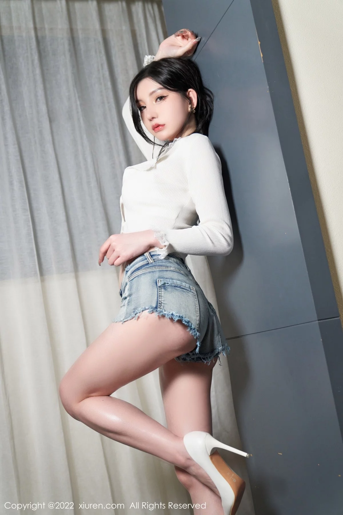 [[XiuRen秀人网]秀人网]No.5239_女神周于希Sally性感白上衣配齐逼牛仔短裤秀绝美身材诱惑写真85P