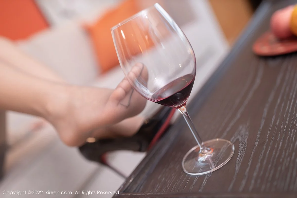 [[XiuRen秀人网]秀人网]No.5238_模特唐安琪广州-云南旅拍脱职业装露性感蕾丝内衣撩人诱惑写真84P