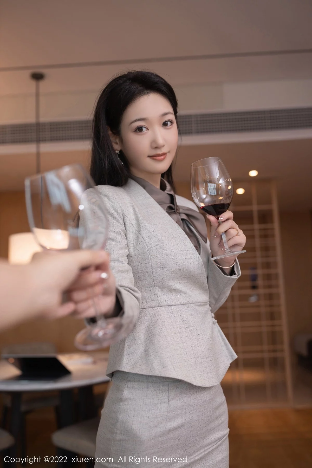 [[XiuRen秀人网]秀人网]No.5238_模特唐安琪广州-云南旅拍脱职业装露性感蕾丝内衣撩人诱惑写真84P