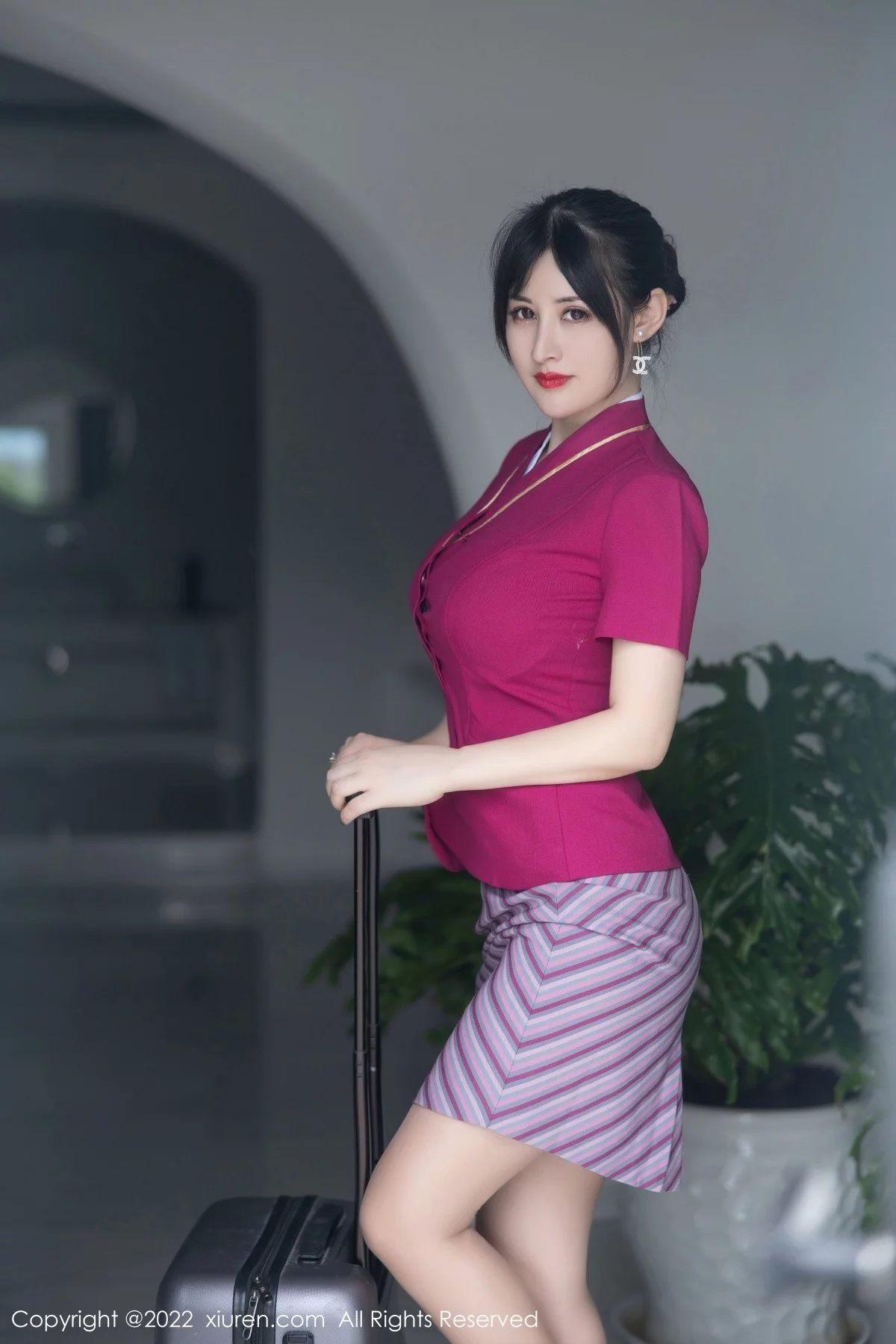 [[XiuRen秀人网]秀人网]No.5241_模特诗诗kiki大理旅拍半脱空姐制服露性感蕾丝内衣完美诱惑写真83P