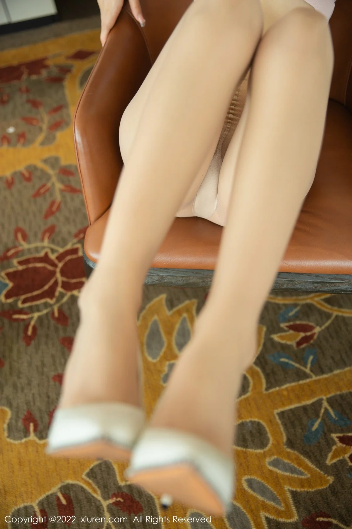 [[XiuRen秀人网]秀人网]No.5242_模特熊小诺性感粉色收身衣配牛仔短裤半脱秀浑圆翘臀诱惑写真73P