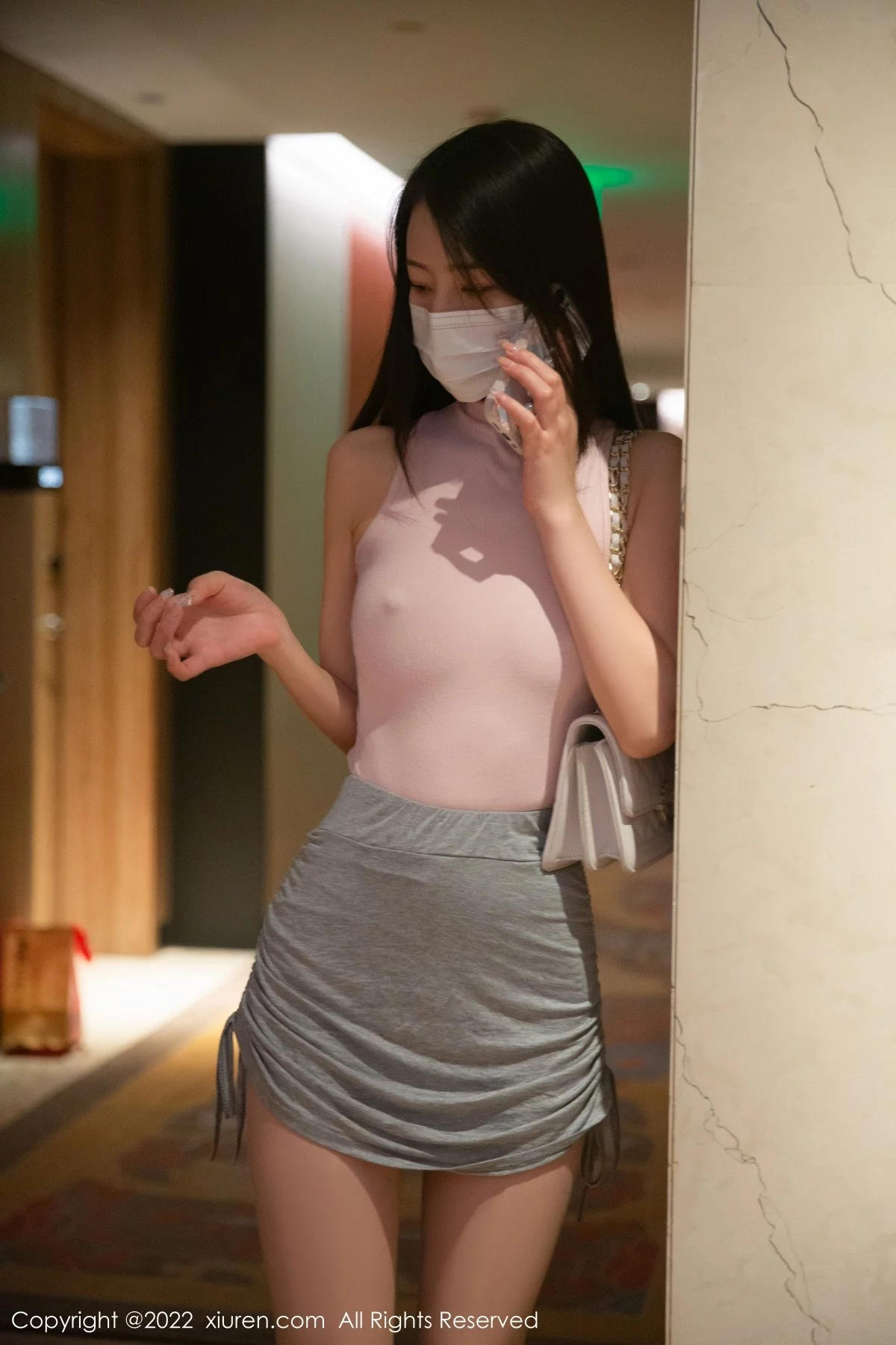 [[XiuRen秀人网]秀人网]No.5242_模特熊小诺性感粉色收身衣配牛仔短裤半脱秀浑圆翘臀诱惑写真73P