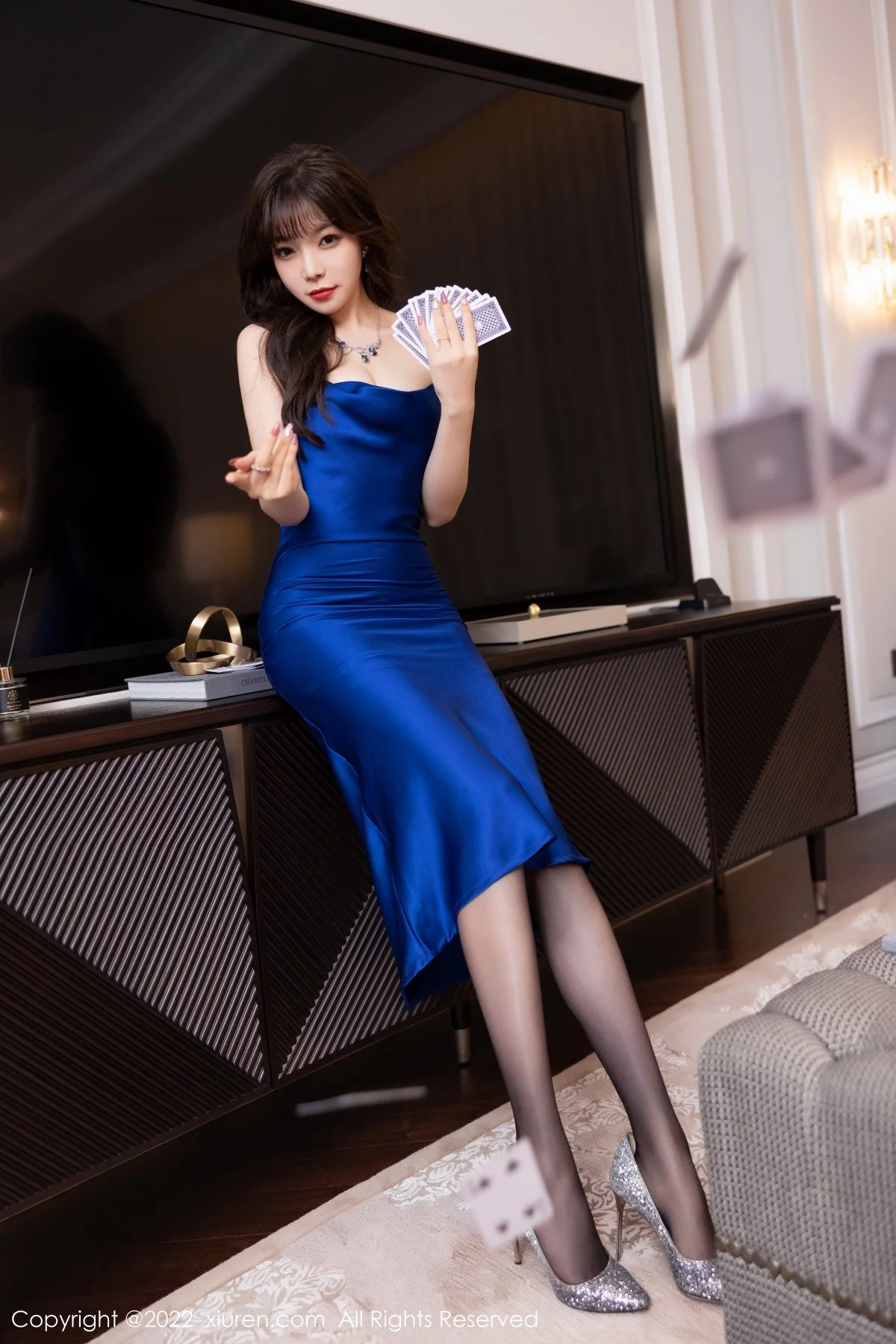 [[XiuRen秀人网]秀人网]No.5244_女神芝芝Booty厦门旅拍黑色服饰配超薄黑丝秀娇美身材诱惑写真80P