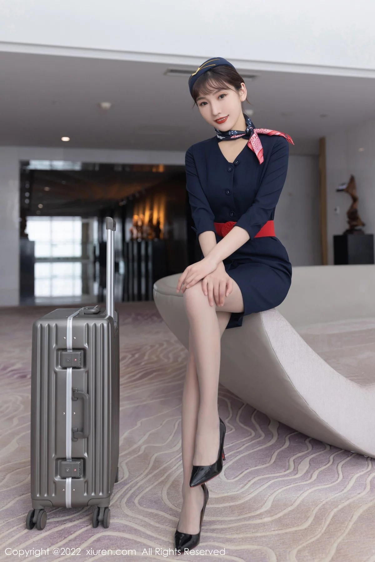 [[XiuRen秀人网]秀人网]No.5245_模特陆萱萱广州-云南旅拍脱深蓝色空姐制服露蕾丝内衣诱惑写真73P