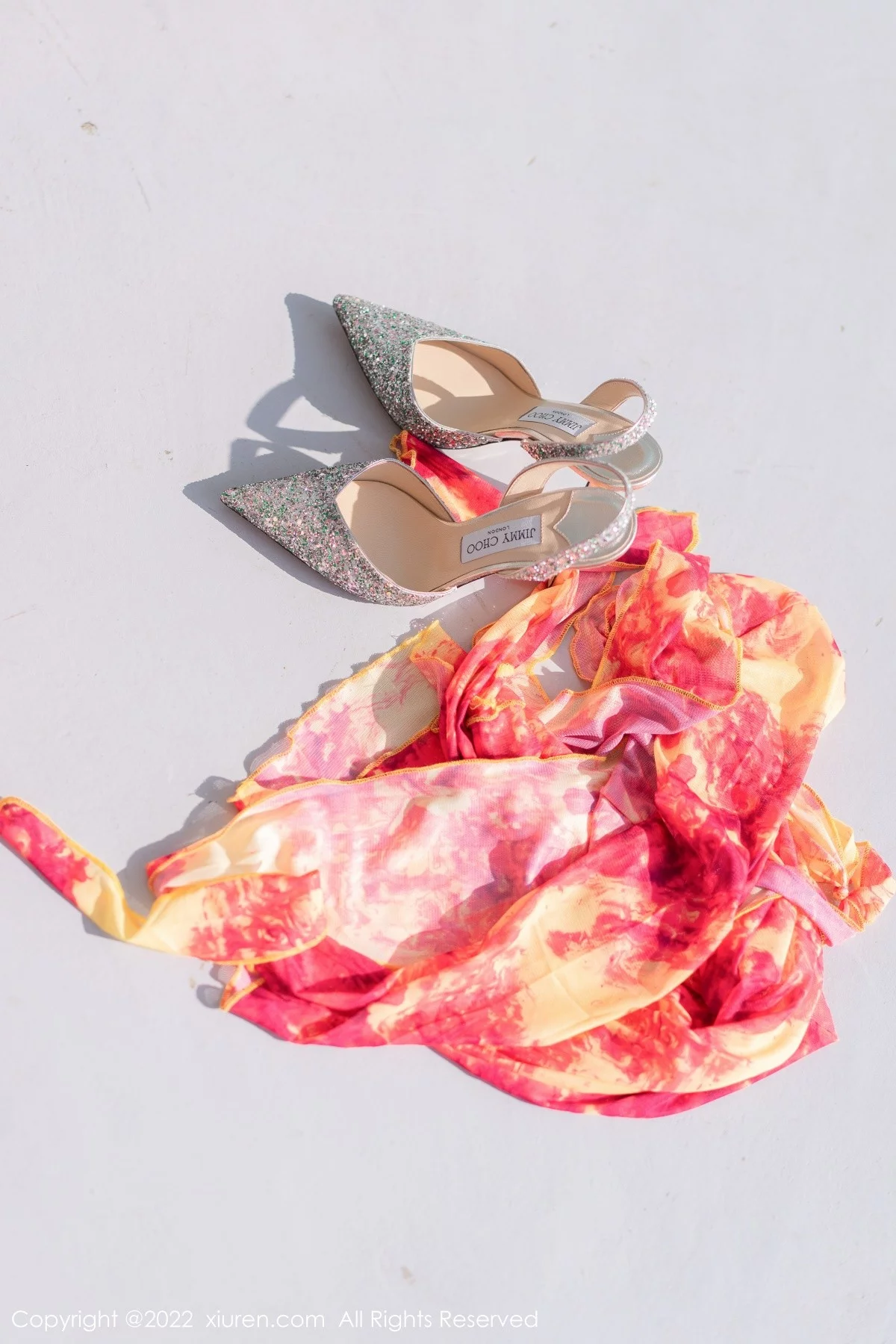 [[XiuRen秀人网]秀人网]No.5249_模特小海臀Rena大理旅拍户外两套性感服饰秀丰满身材诱惑写真60P