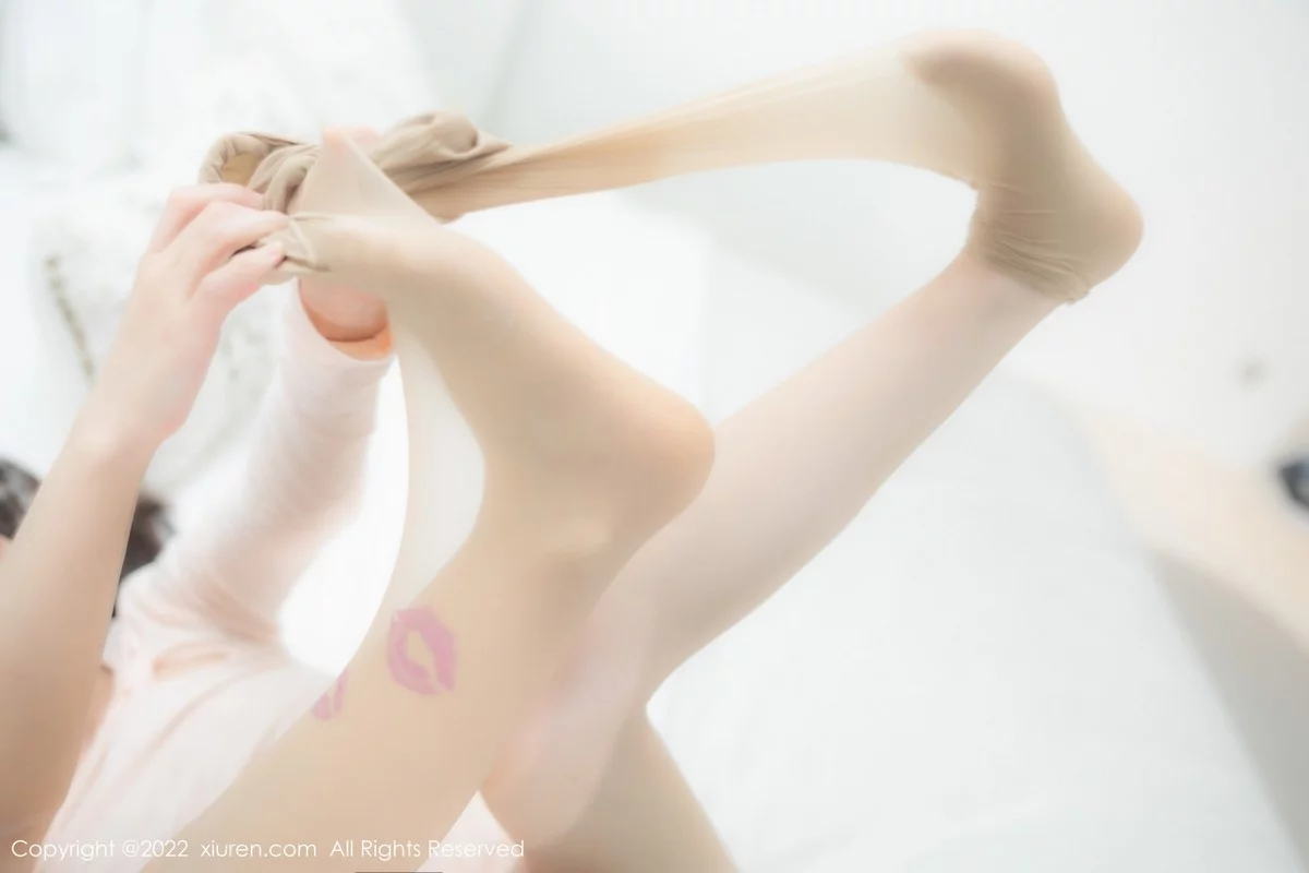 [[XiuRen秀人网]秀人网]No.5248_女神朱可儿Flora大理旅拍浅色镂空连衣裙配超薄肉丝撩人诱惑写真90P