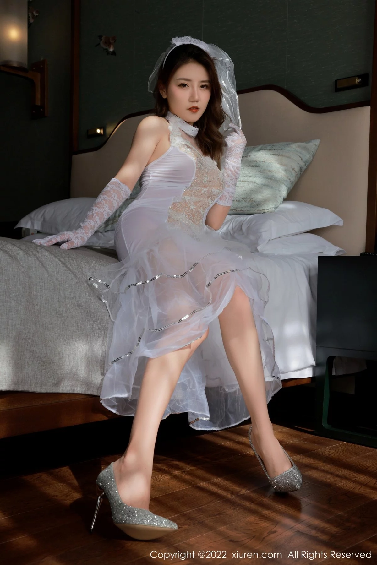 [[XiuRen秀人网]秀人网]No.5247_模特sugar糖酒酒澳门旅拍白色轻透婚纱露丁字裤秀翘臀诱惑写真57P