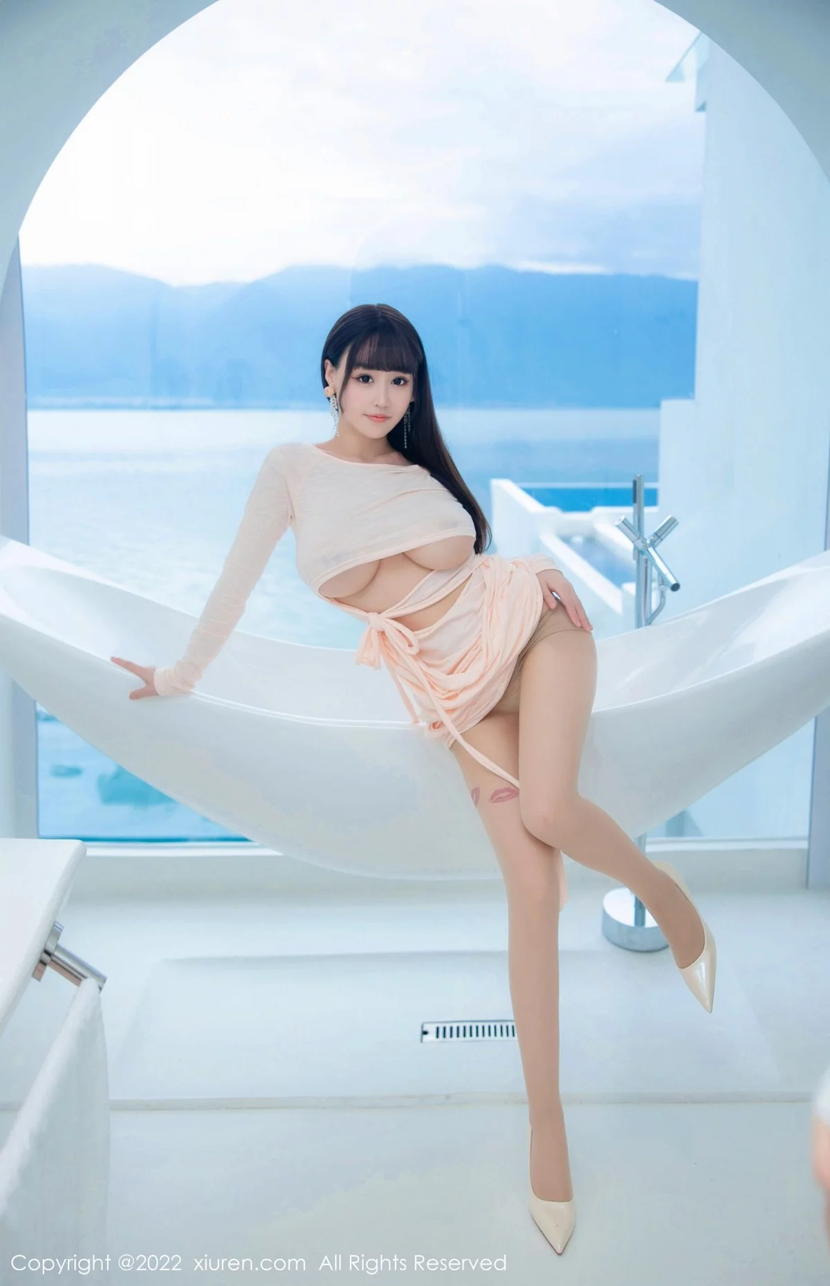 [[XiuRen秀人网]秀人网]No.5248_女神朱可儿Flora大理旅拍浅色镂空连衣裙配超薄肉丝撩人诱惑写真90P