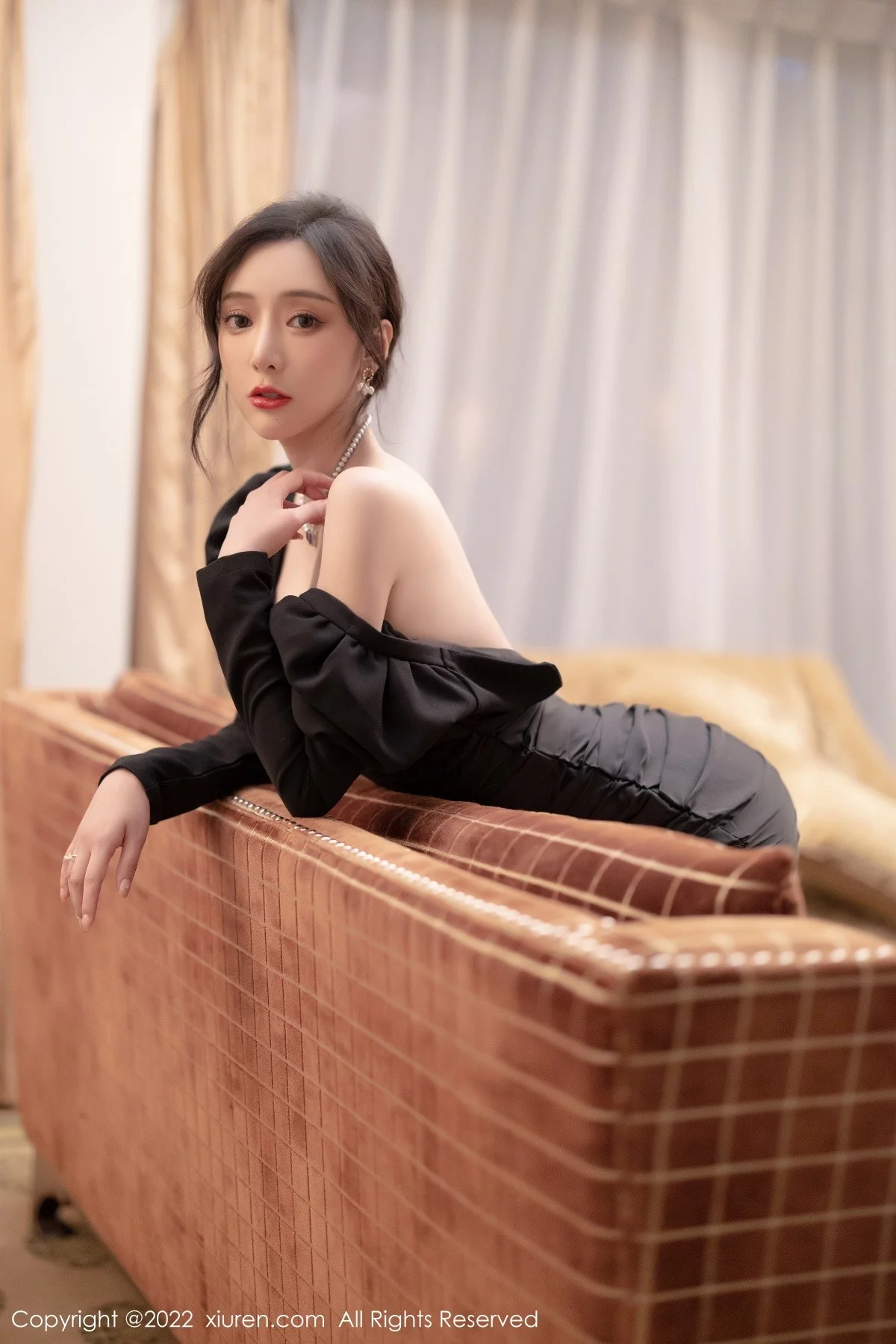 [[XiuRen秀人网]秀人网]No.5251_女神王馨瑶yanni厦门旅拍脱连衣裙露性感黑色蕾丝内衣诱惑写真86P