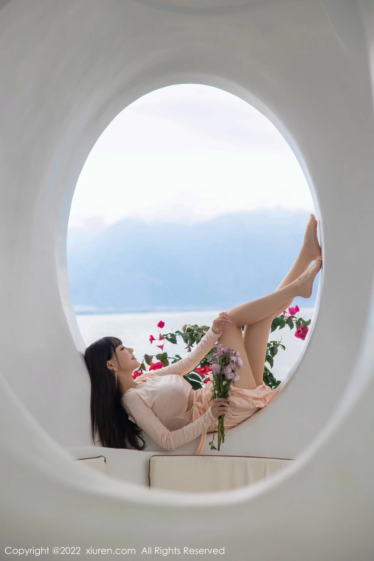 [[XiuRen秀人网]秀人网]No.5248_女神朱可儿Flora大理旅拍浅色镂空连衣裙配超薄肉丝撩人诱惑写真90P