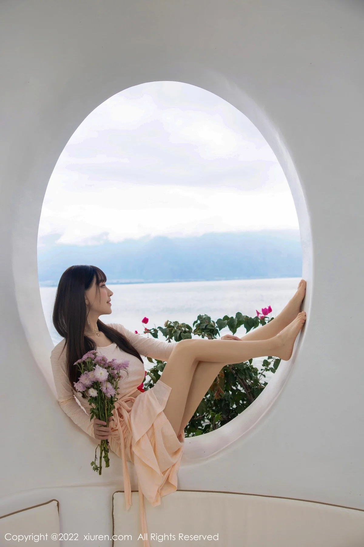 [[XiuRen秀人网]秀人网]No.5248_女神朱可儿Flora大理旅拍浅色镂空连衣裙配超薄肉丝撩人诱惑写真90P