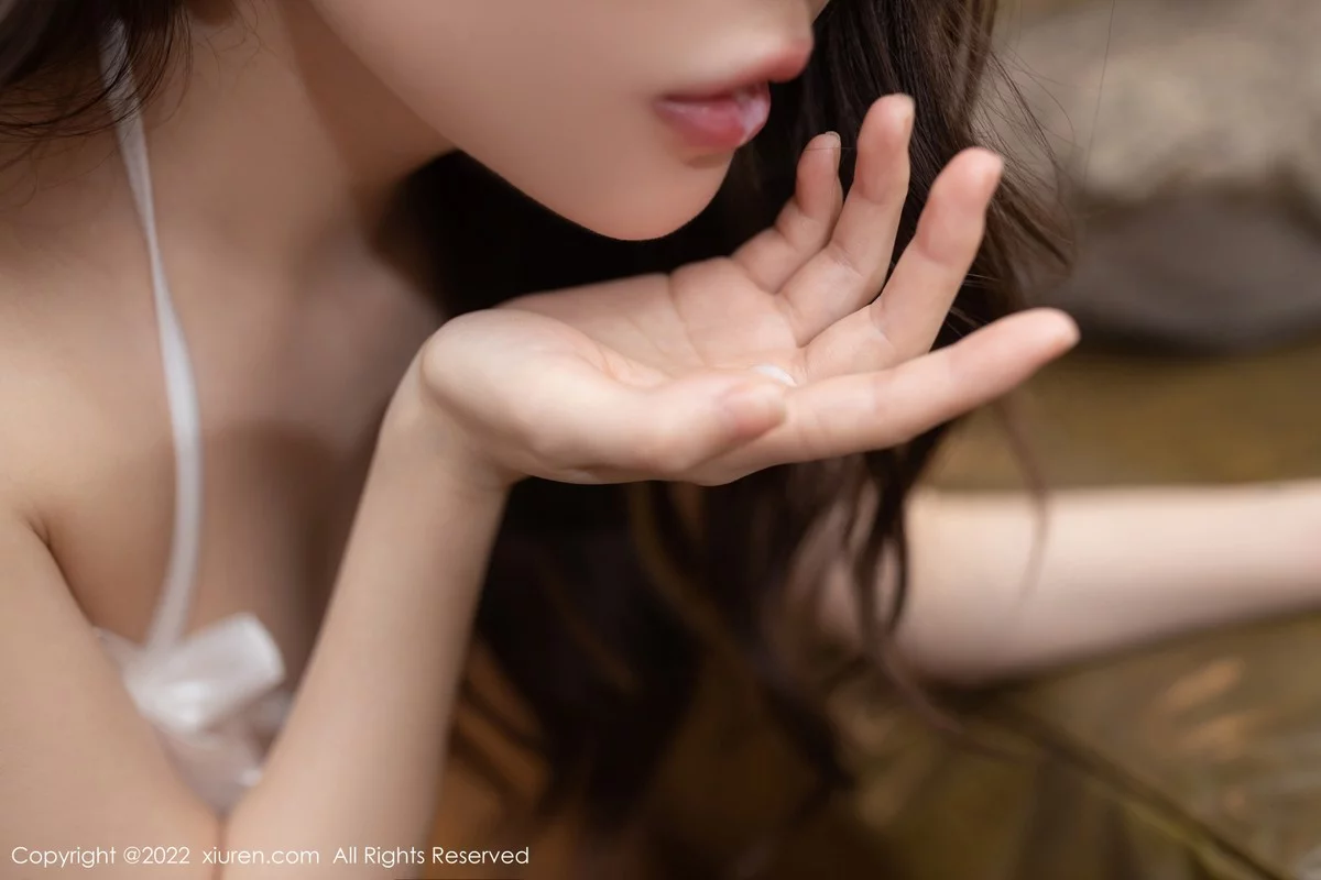 [[XiuRen秀人网]秀人网]No.5252_模特鱼子酱Fish云南旅拍情节剧情白色蕾丝内裤秀翘臀诱惑写真84P