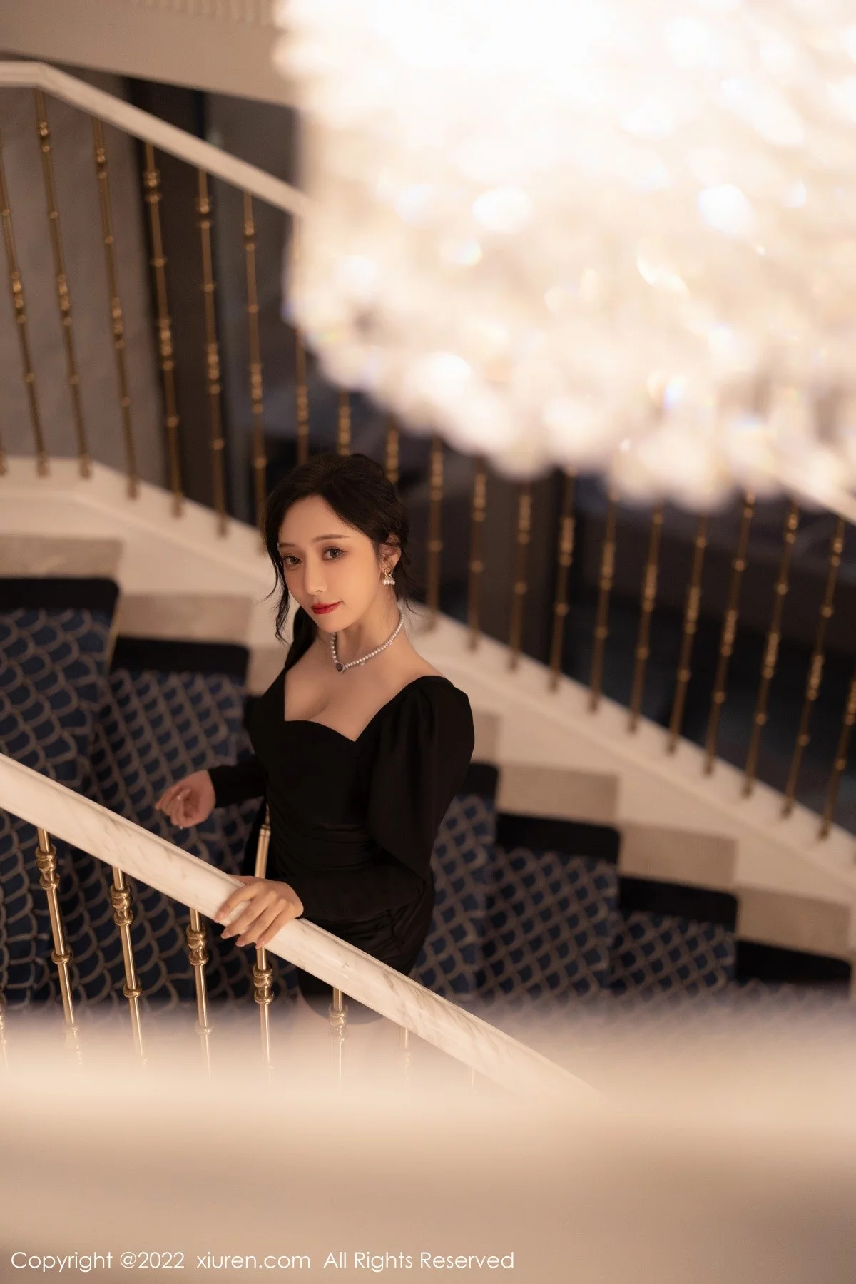 [[XiuRen秀人网]秀人网]No.5251_女神王馨瑶yanni厦门旅拍脱连衣裙露性感黑色蕾丝内衣诱惑写真86P