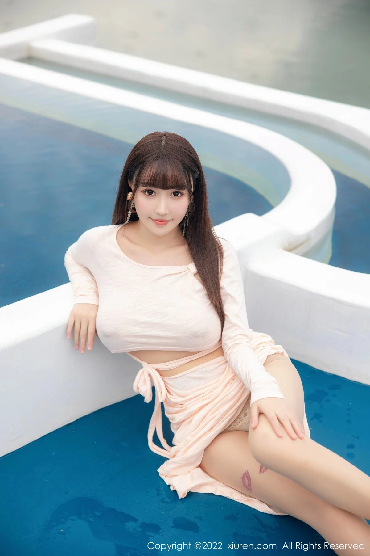 [[XiuRen秀人网]秀人网]No.5248_女神朱可儿Flora大理旅拍浅色镂空连衣裙配超薄肉丝撩人诱惑写真90P