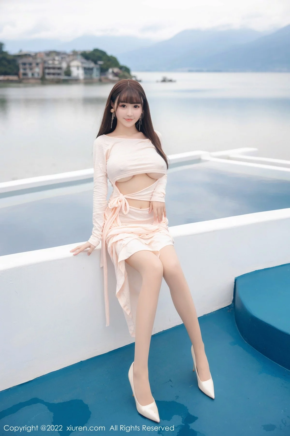 [[XiuRen秀人网]秀人网]No.5248_女神朱可儿Flora大理旅拍浅色镂空连衣裙配超薄肉丝撩人诱惑写真90P