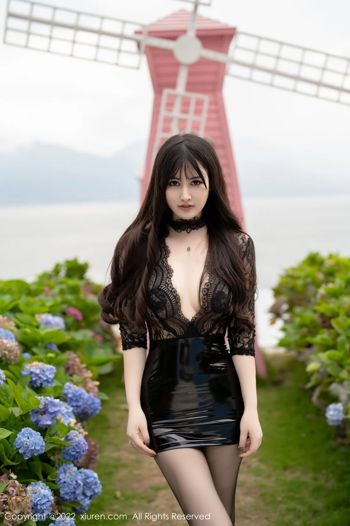 [[XiuRen秀人网]秀人网]No.5254_模特诗诗kiki大理旅拍黑色清透蕾丝服饰配黑色短裙撩人诱惑写真56P