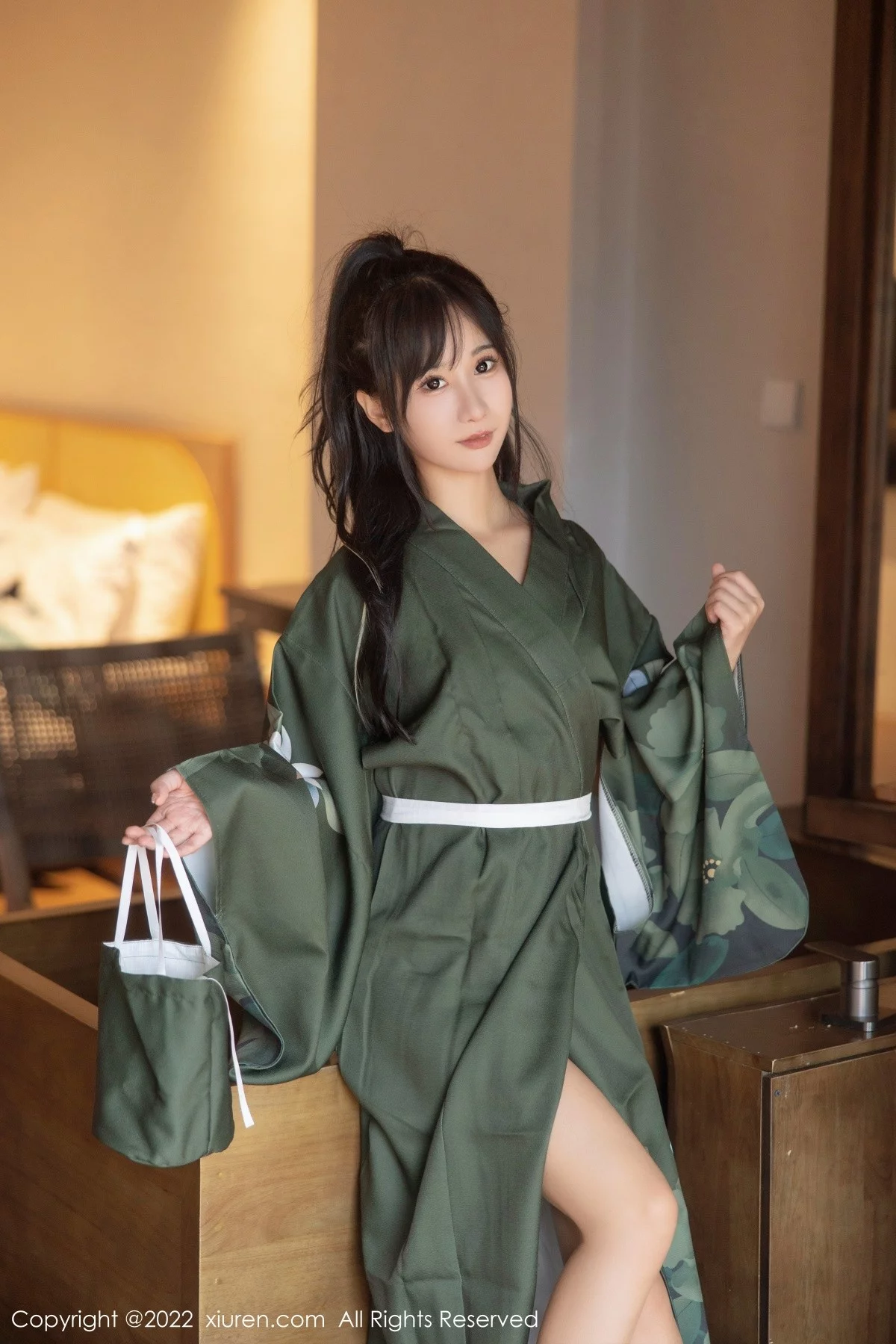 [[XiuRen秀人网]秀人网]No.5256_女神小果冻儿大理旅拍私房暗绿色真空和服秀完美身材诱惑写真85P