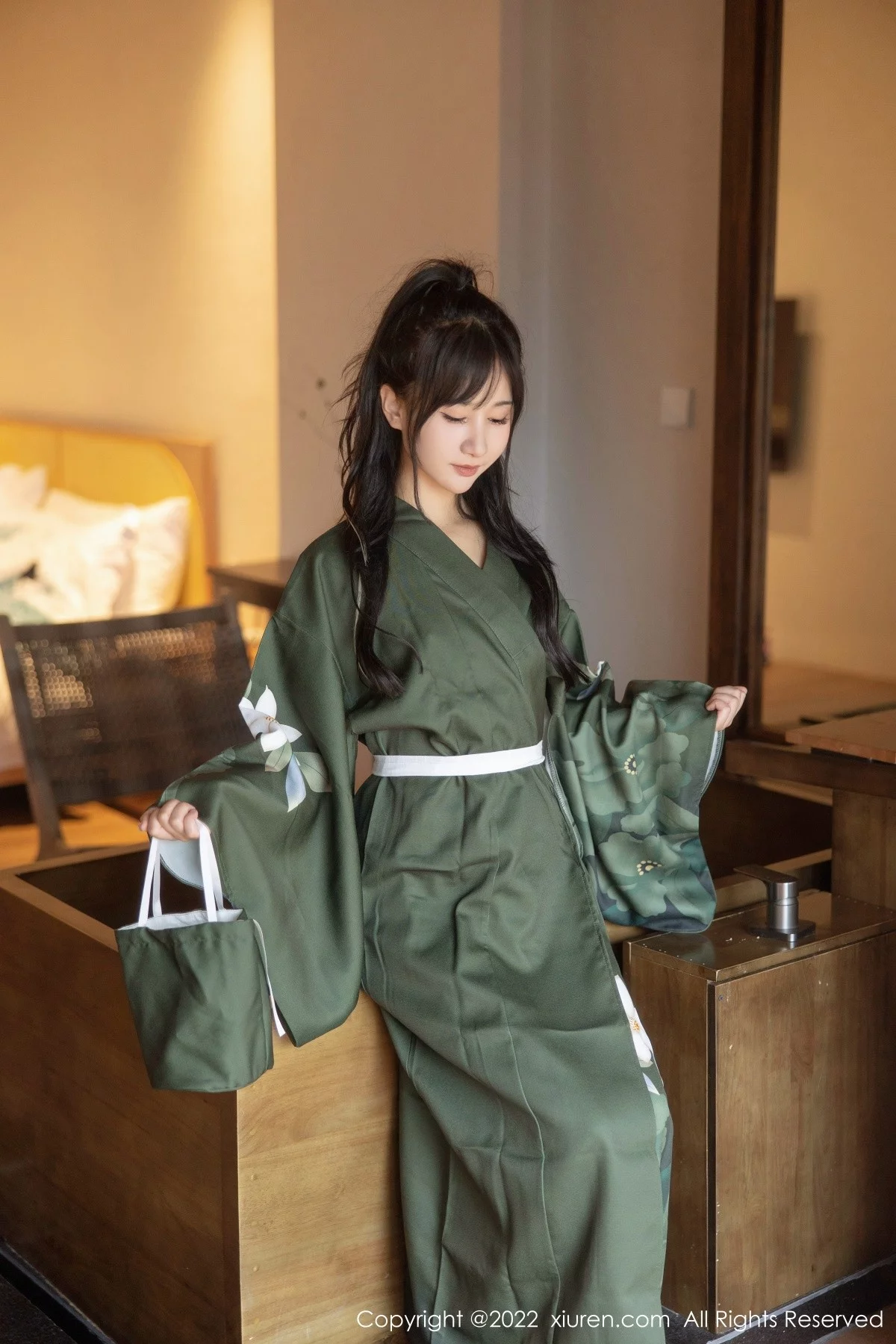 [[XiuRen秀人网]秀人网]No.5256_女神小果冻儿大理旅拍私房暗绿色真空和服秀完美身材诱惑写真85P