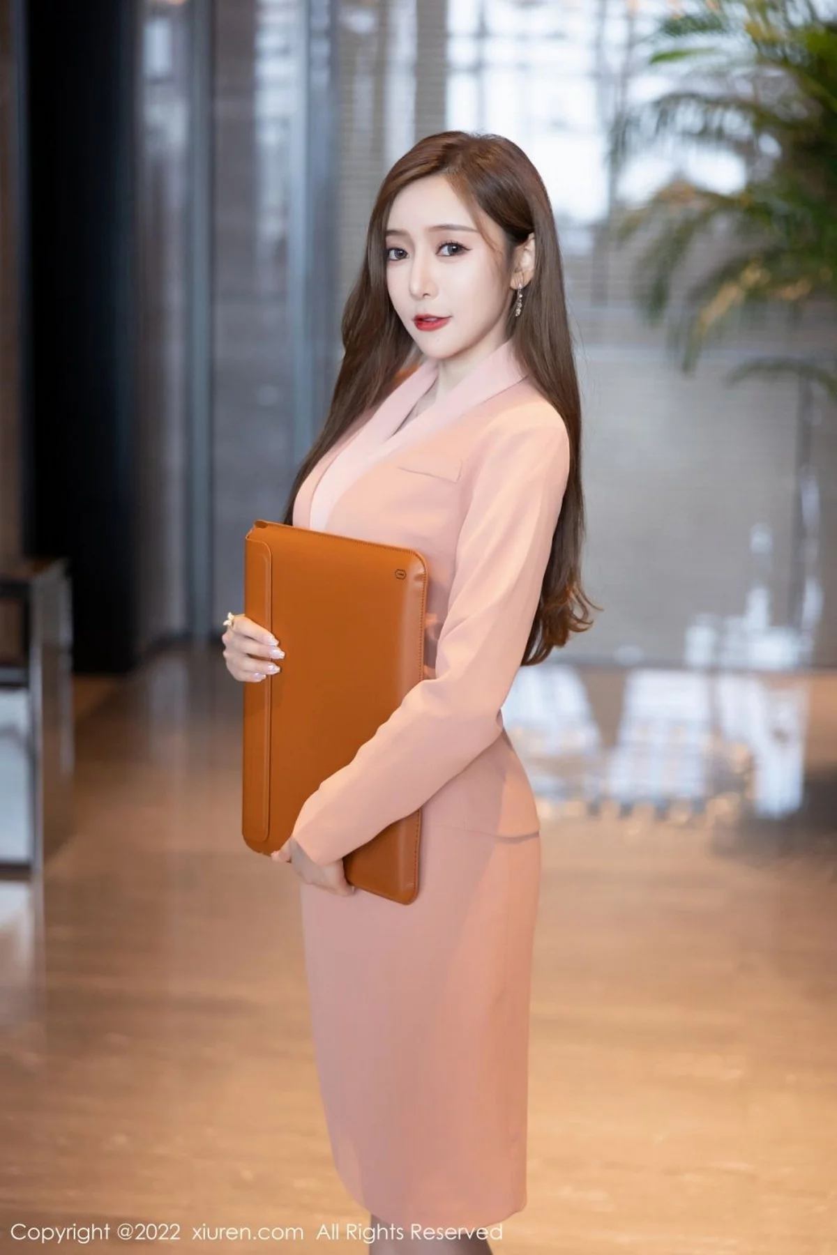 [[XiuRen秀人网]秀人网]No.5257_女神王馨瑶yanni粉色套装半脱露黑色蕾丝内衣超薄肉丝诱惑写真86P