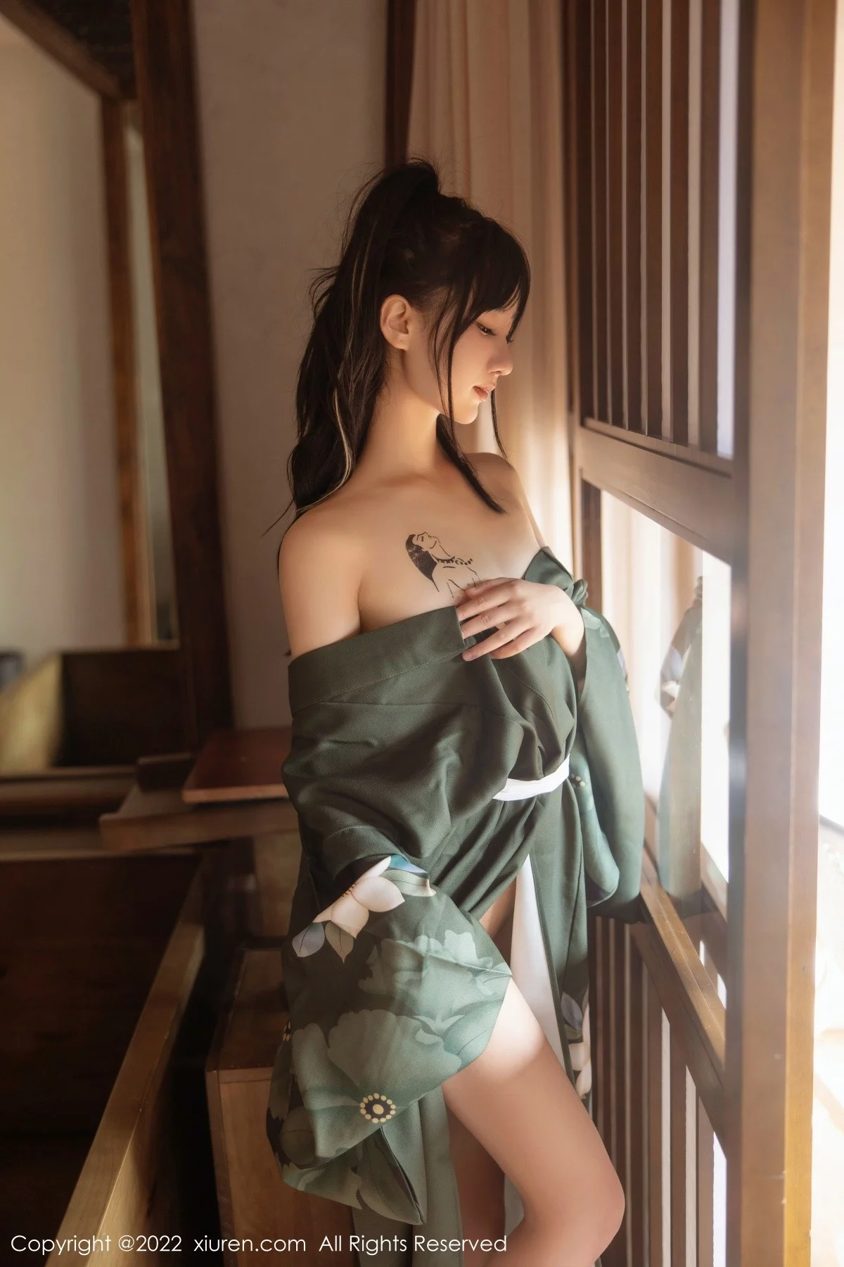 [[XiuRen秀人网]秀人网]No.5256_女神小果冻儿大理旅拍私房暗绿色真空和服秀完美身材诱惑写真85P