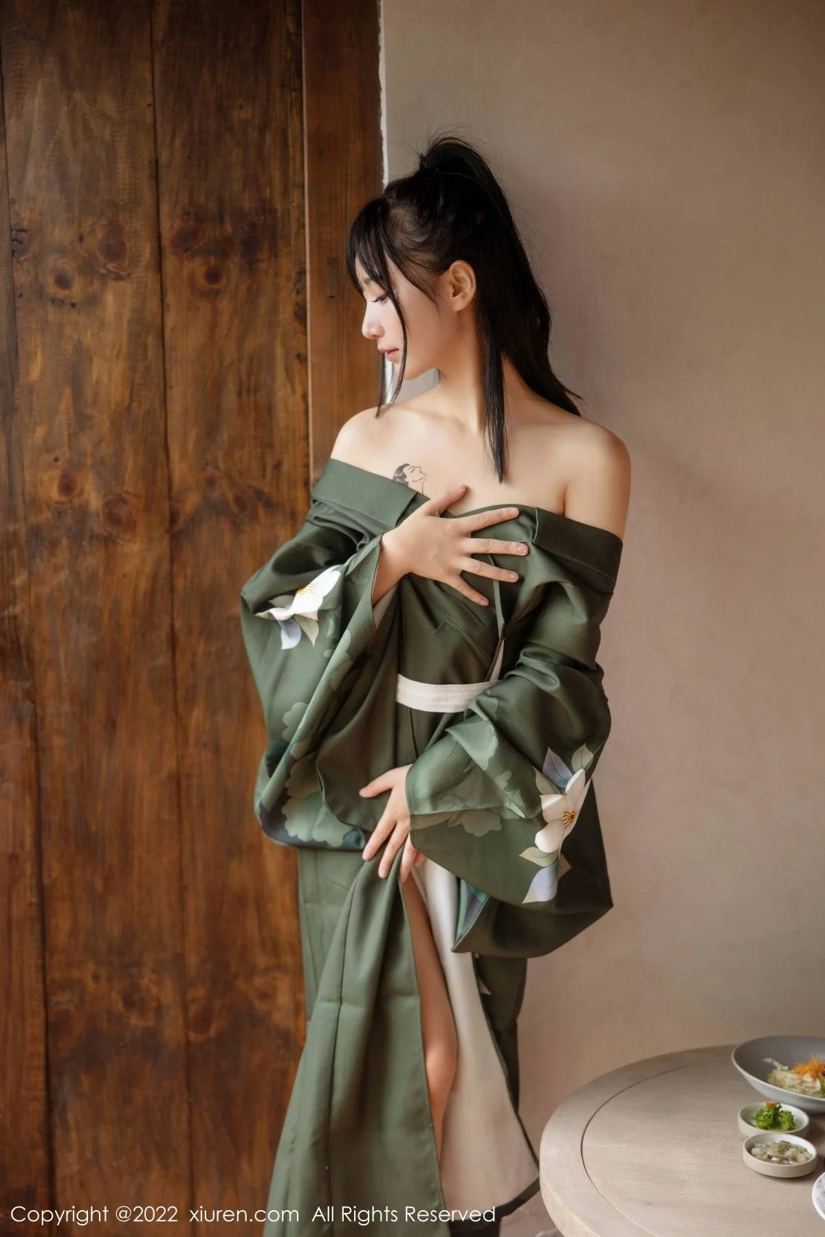 [[XiuRen秀人网]秀人网]No.5256_女神小果冻儿大理旅拍私房暗绿色真空和服秀完美身材诱惑写真85P