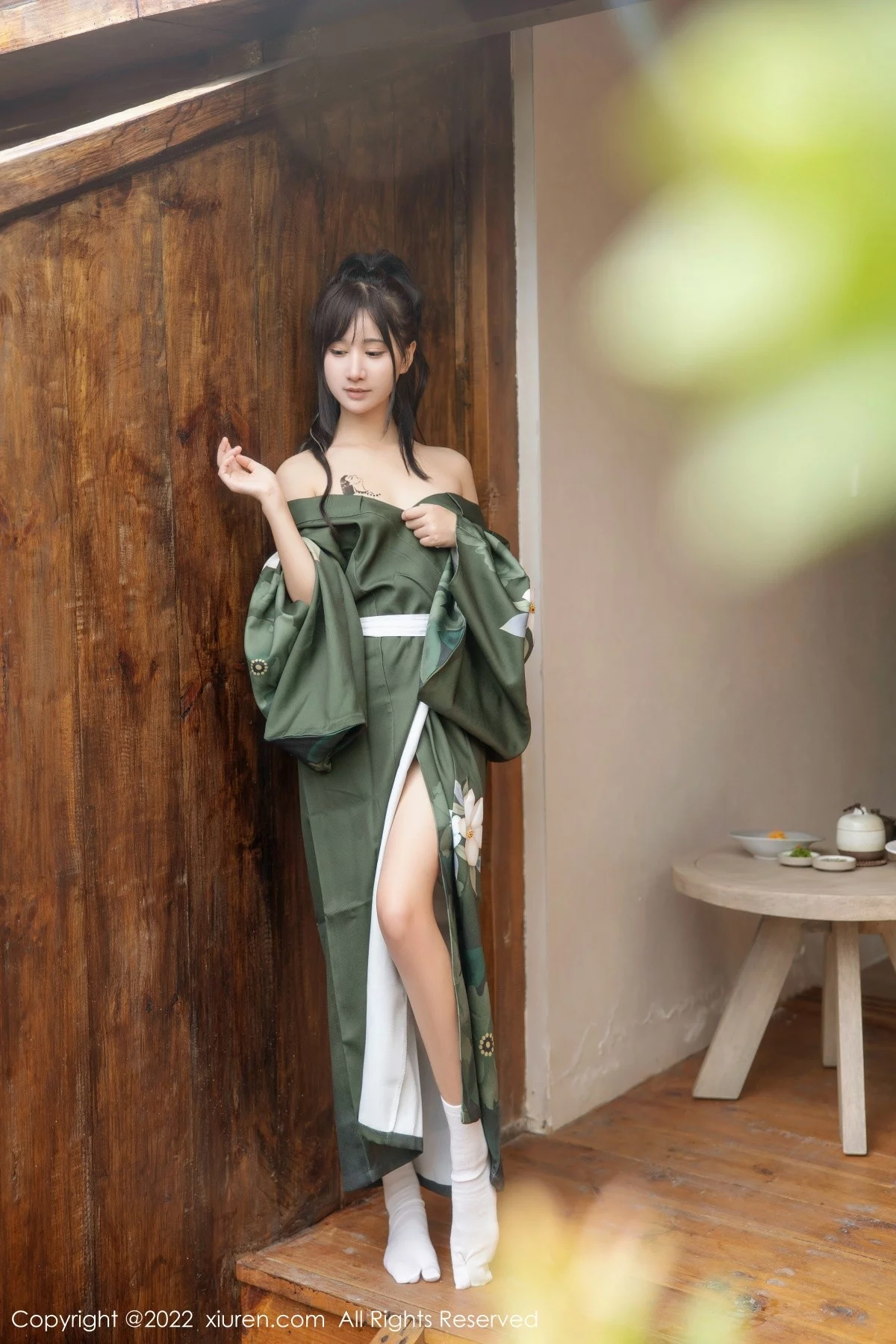 [[XiuRen秀人网]秀人网]No.5256_女神小果冻儿大理旅拍私房暗绿色真空和服秀完美身材诱惑写真85P