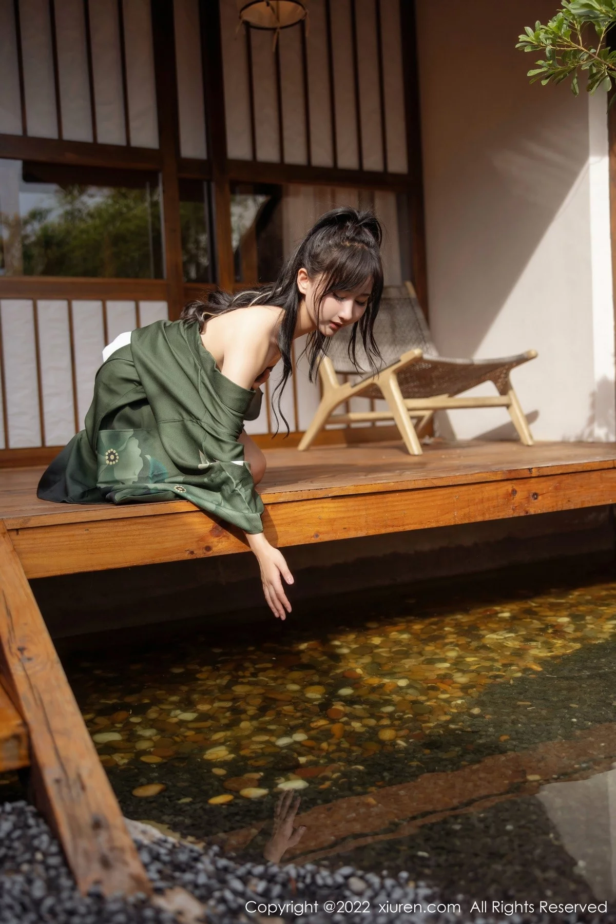 [[XiuRen秀人网]秀人网]No.5256_女神小果冻儿大理旅拍私房暗绿色真空和服秀完美身材诱惑写真85P