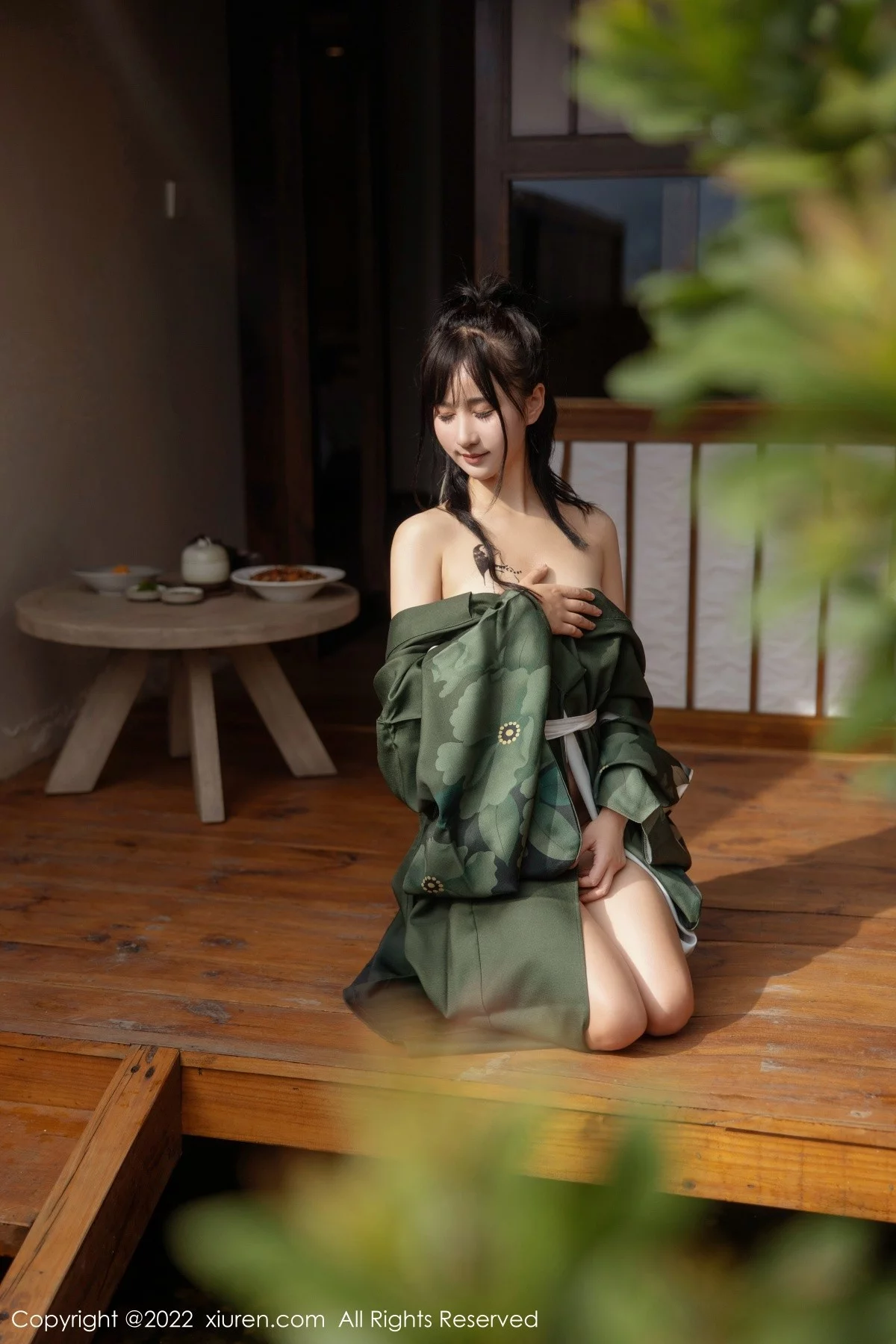 [[XiuRen秀人网]秀人网]No.5256_女神小果冻儿大理旅拍私房暗绿色真空和服秀完美身材诱惑写真85P