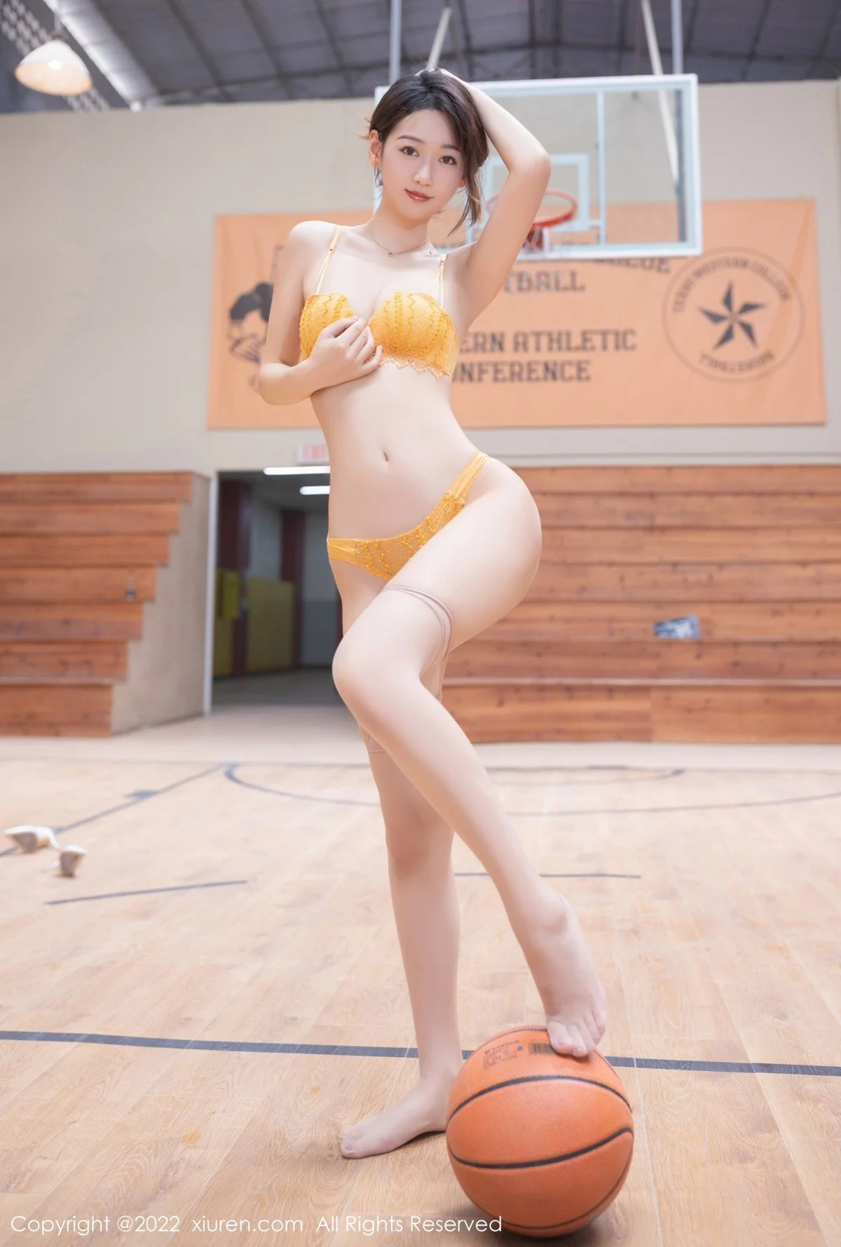 [[XiuRen秀人网]秀人网]No.5258_模特唐安琪广州-云南旅拍篮球宝贝装扮黄色蕾丝内衣诱惑写真80P