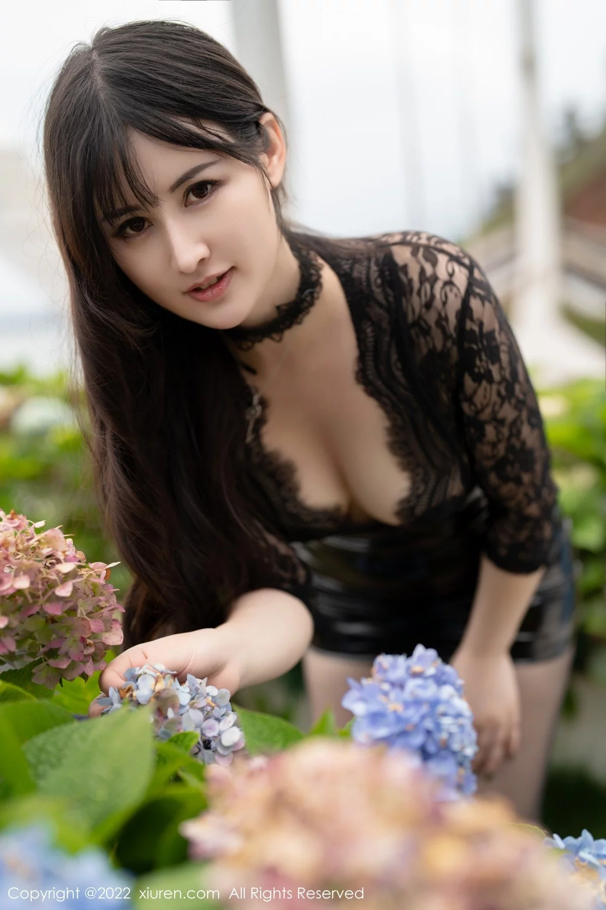 [[XiuRen秀人网]秀人网]No.5254_模特诗诗kiki大理旅拍黑色清透蕾丝服饰配黑色短裙撩人诱惑写真56P