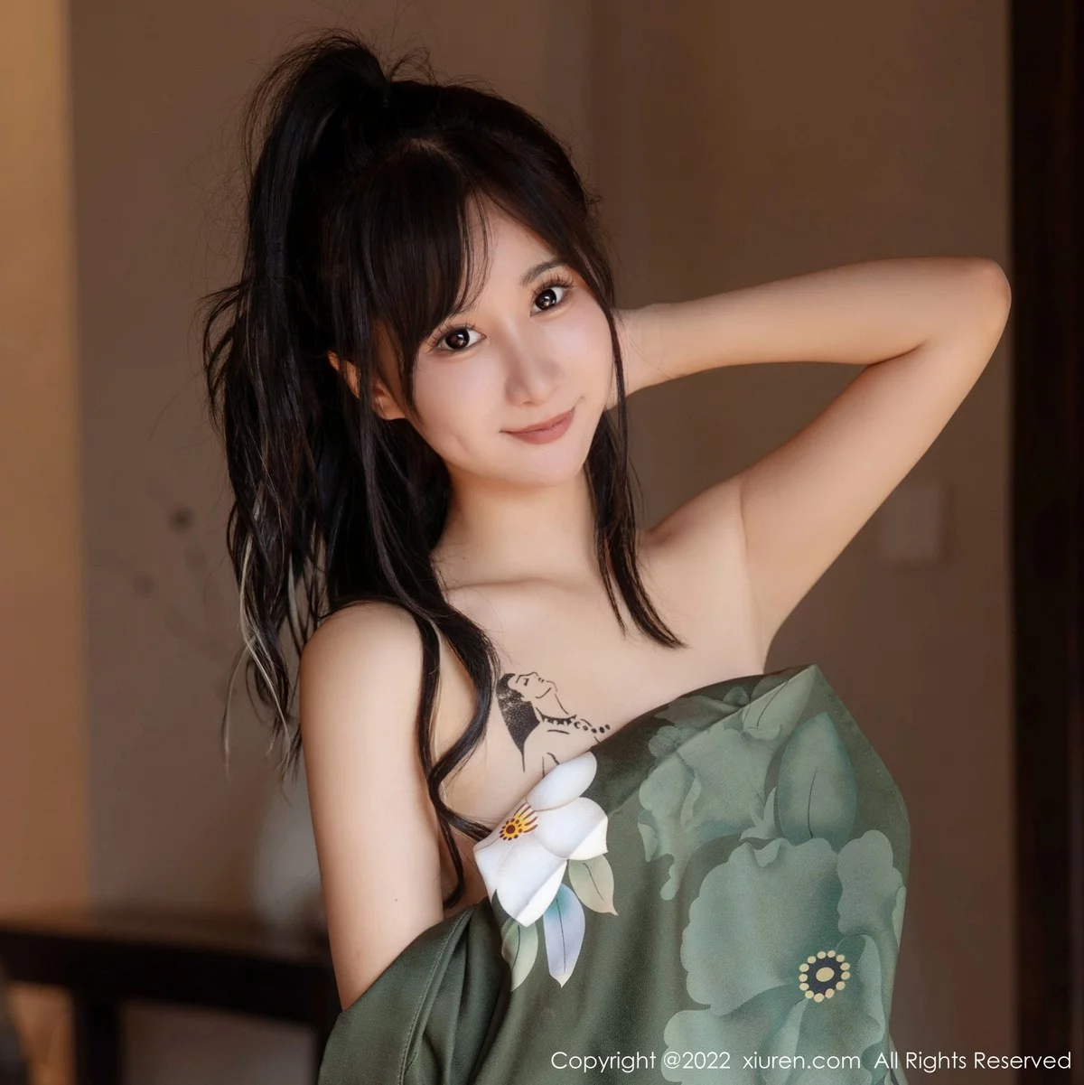 [[XiuRen秀人网]秀人网]No.5256_女神小果冻儿大理旅拍私房暗绿色真空和服秀完美身材诱惑写真85P