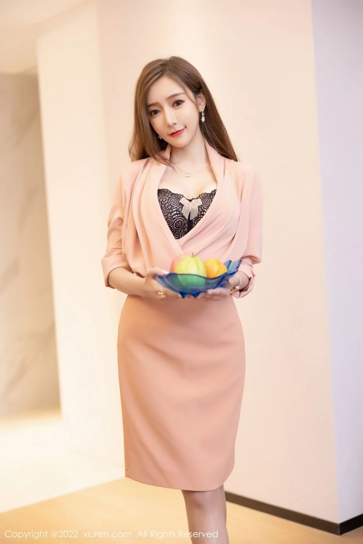 [[XiuRen秀人网]秀人网]No.5257_女神王馨瑶yanni粉色套装半脱露黑色蕾丝内衣超薄肉丝诱惑写真86P