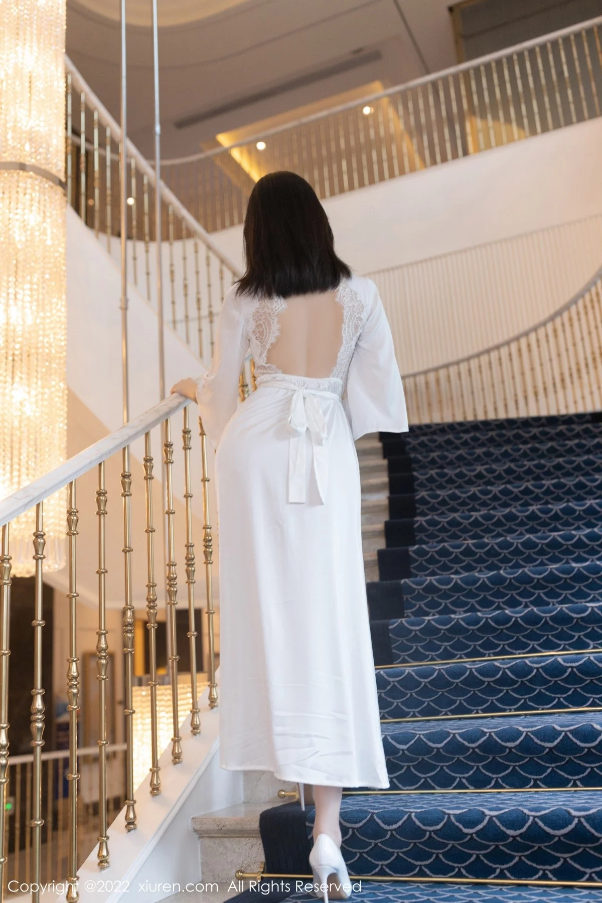 [[XiuRen秀人网]秀人网]No.5263_模特安然anran广州-云南旅拍丝质睡衣配无内肉丝惹火诱惑写真75P