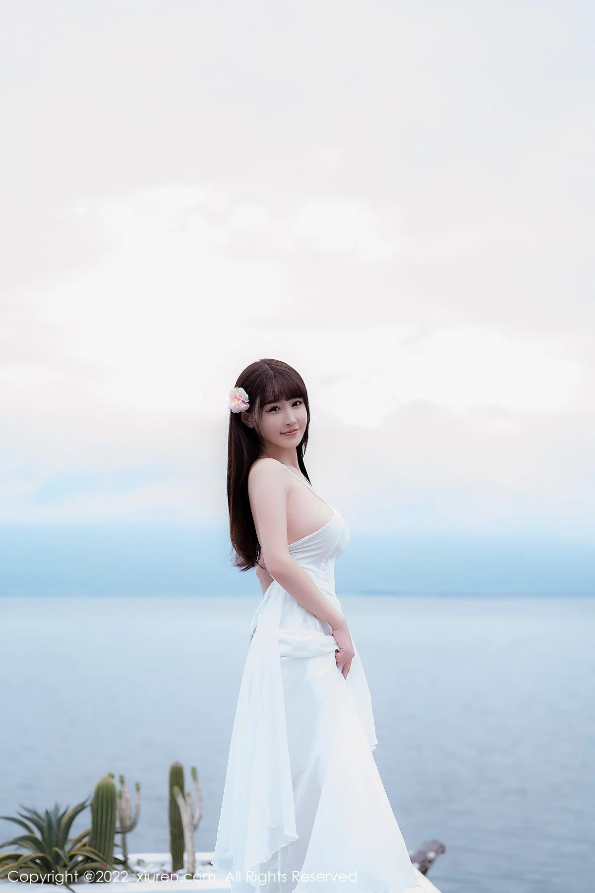 [[XiuRen秀人网]秀人网]No.5261_女神朱可儿Flora大理旅拍白色露肩吊带裙配白丝袜丰满诱惑写真114P