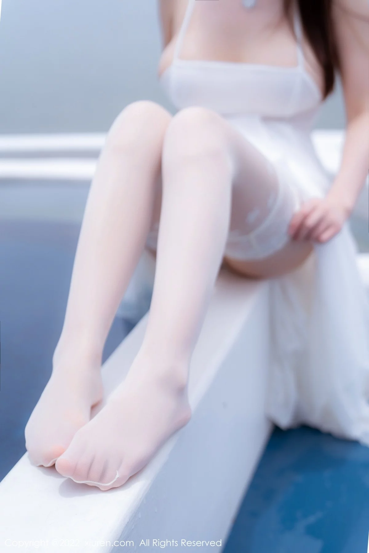 [[XiuRen秀人网]秀人网]No.5261_女神朱可儿Flora大理旅拍白色露肩吊带裙配白丝袜丰满诱惑写真114P