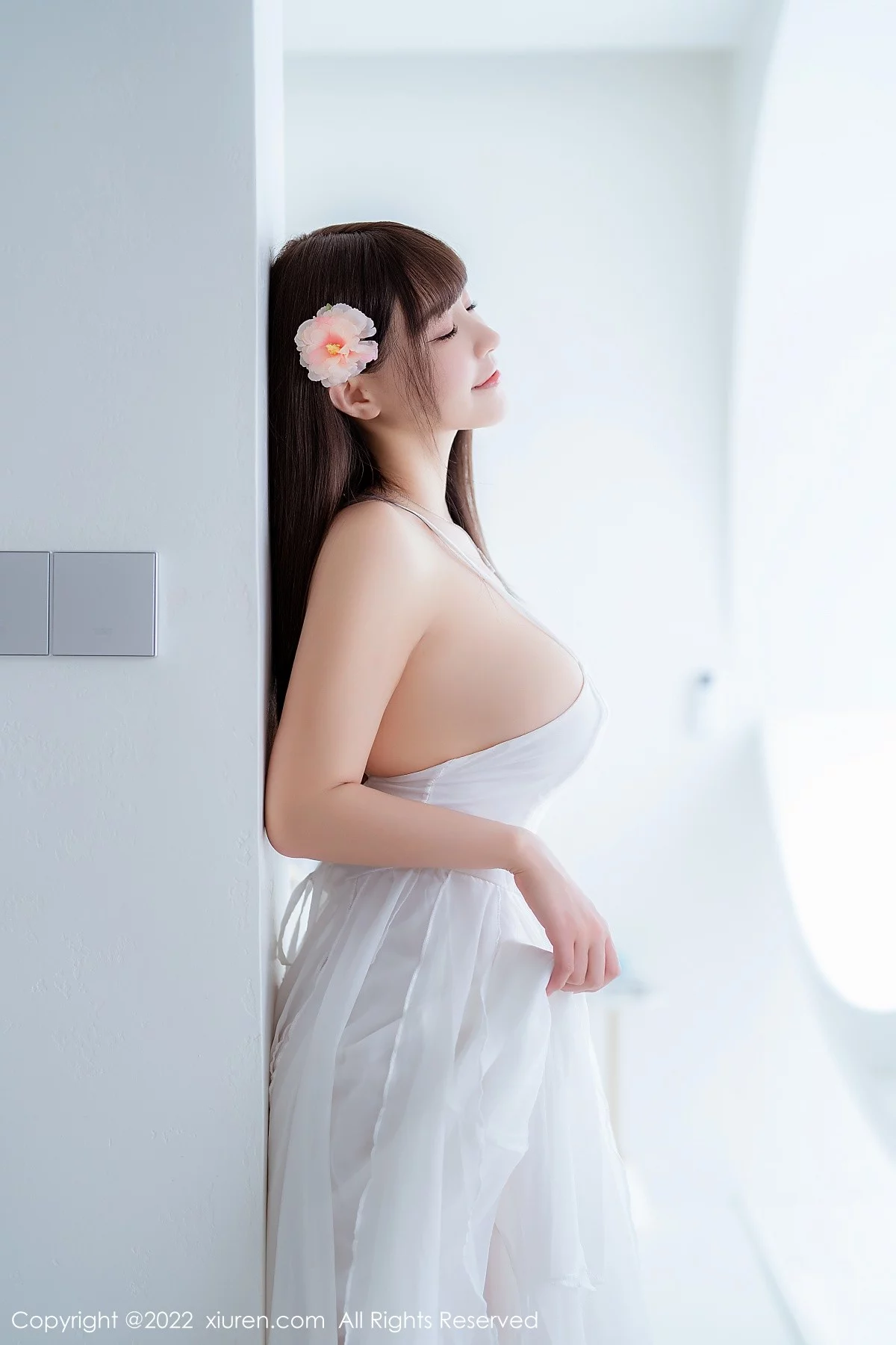 [[XiuRen秀人网]秀人网]No.5261_女神朱可儿Flora大理旅拍白色露肩吊带裙配白丝袜丰满诱惑写真114P